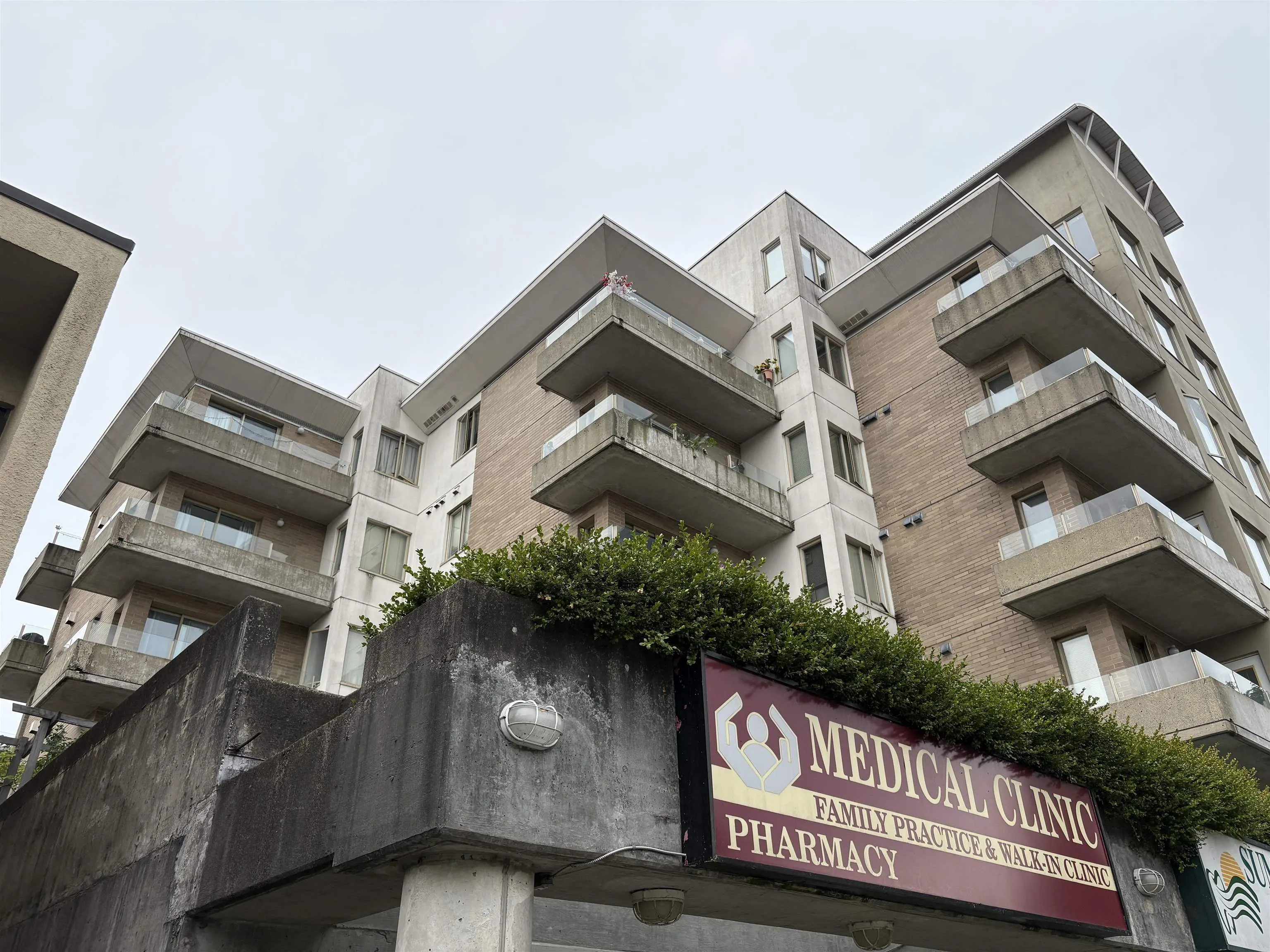 204 137 W 17th Street