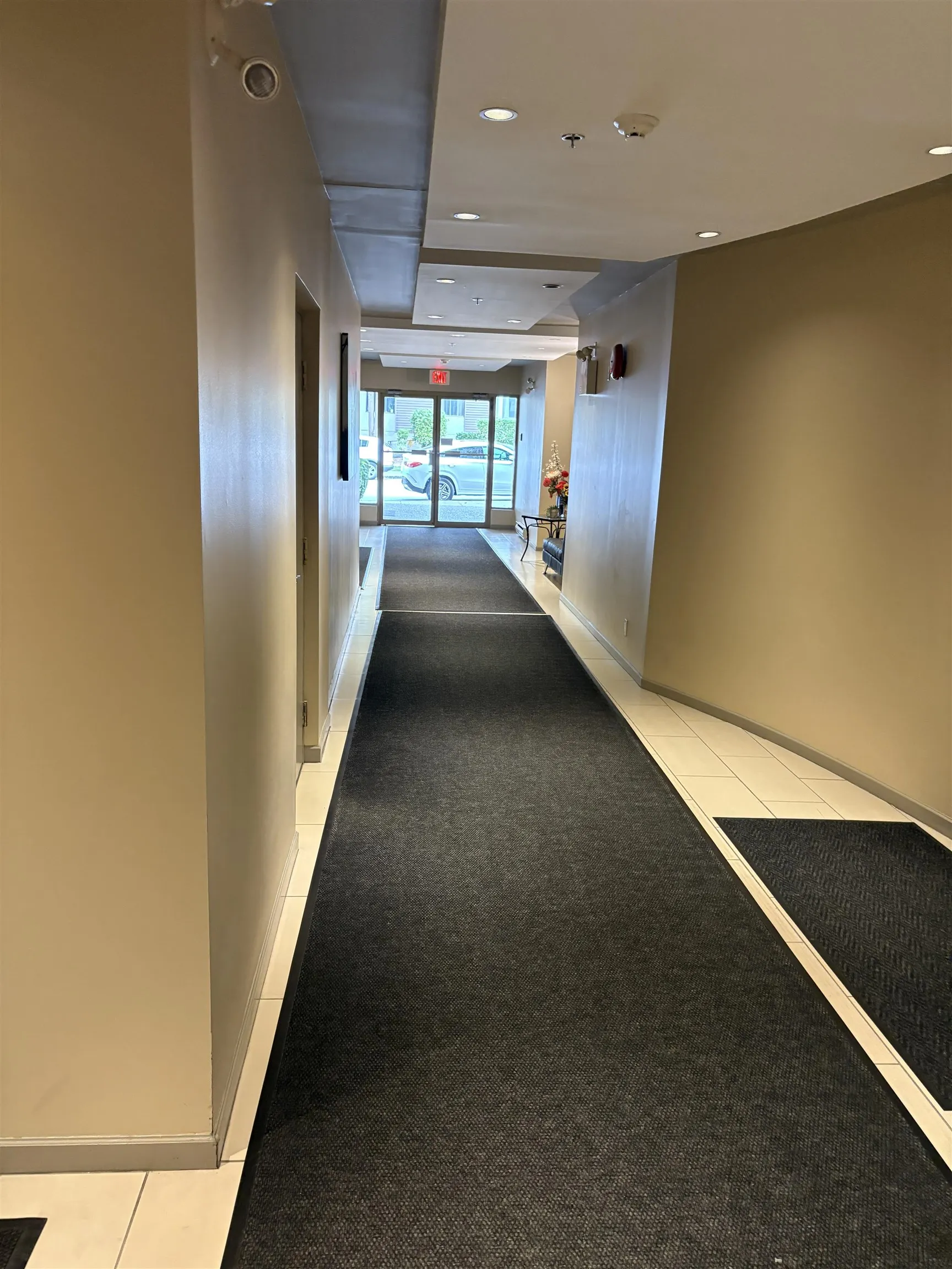 204 137 W 17th Street