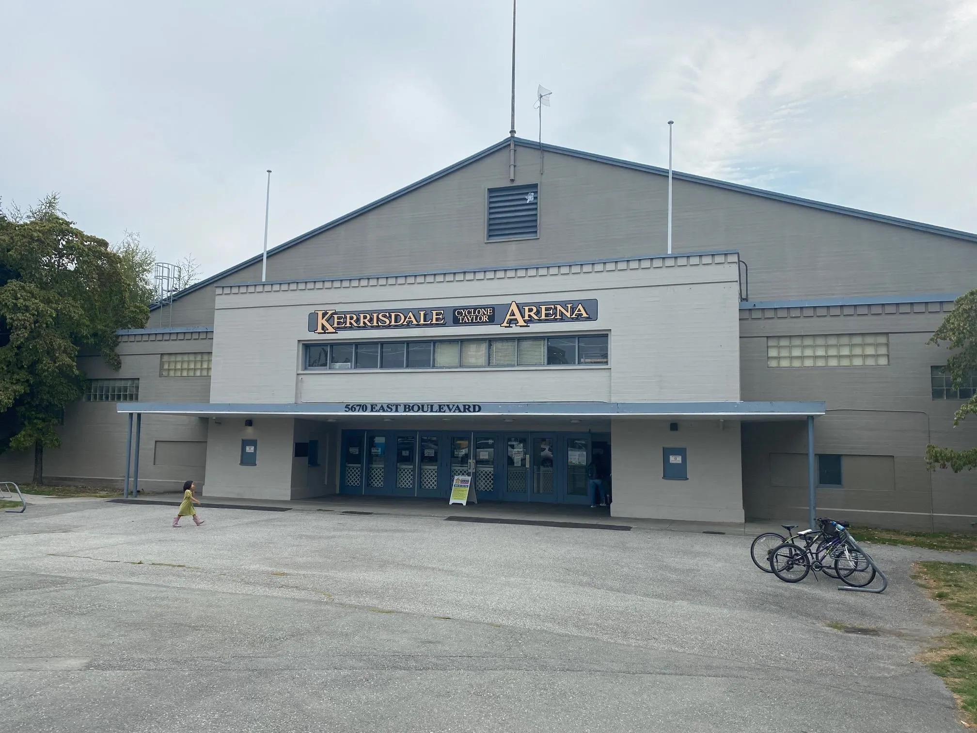 3 2146 W 43rd Avenue