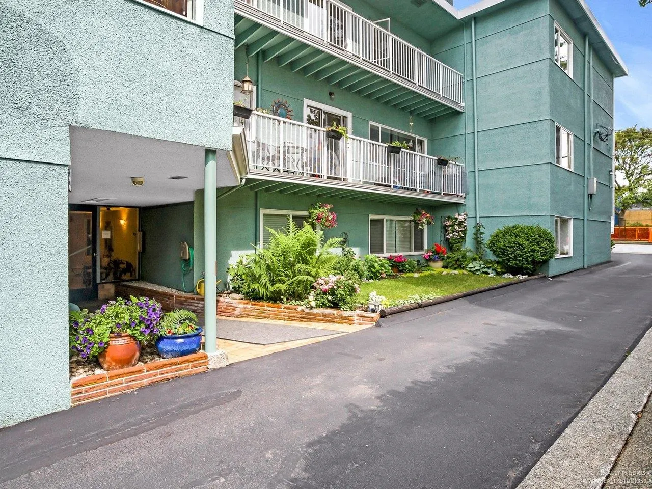 3 2146 W 43rd Avenue