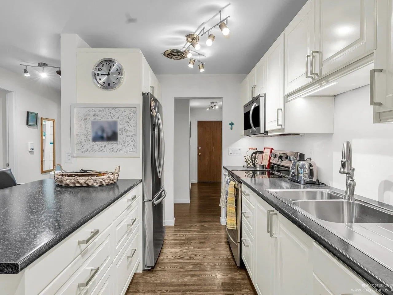 3 2146 W 43rd Avenue