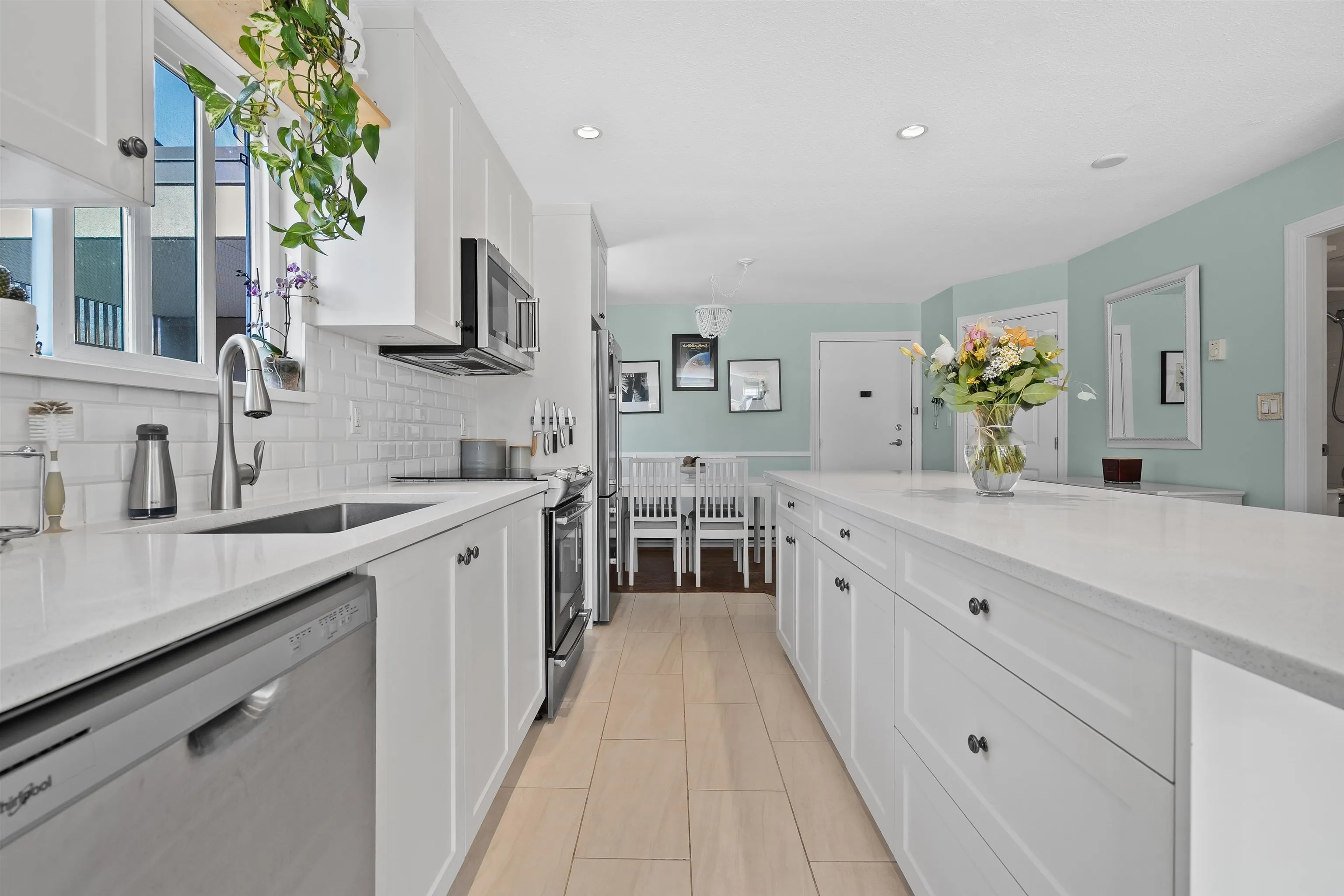 305 2110 Cornwall Avenue