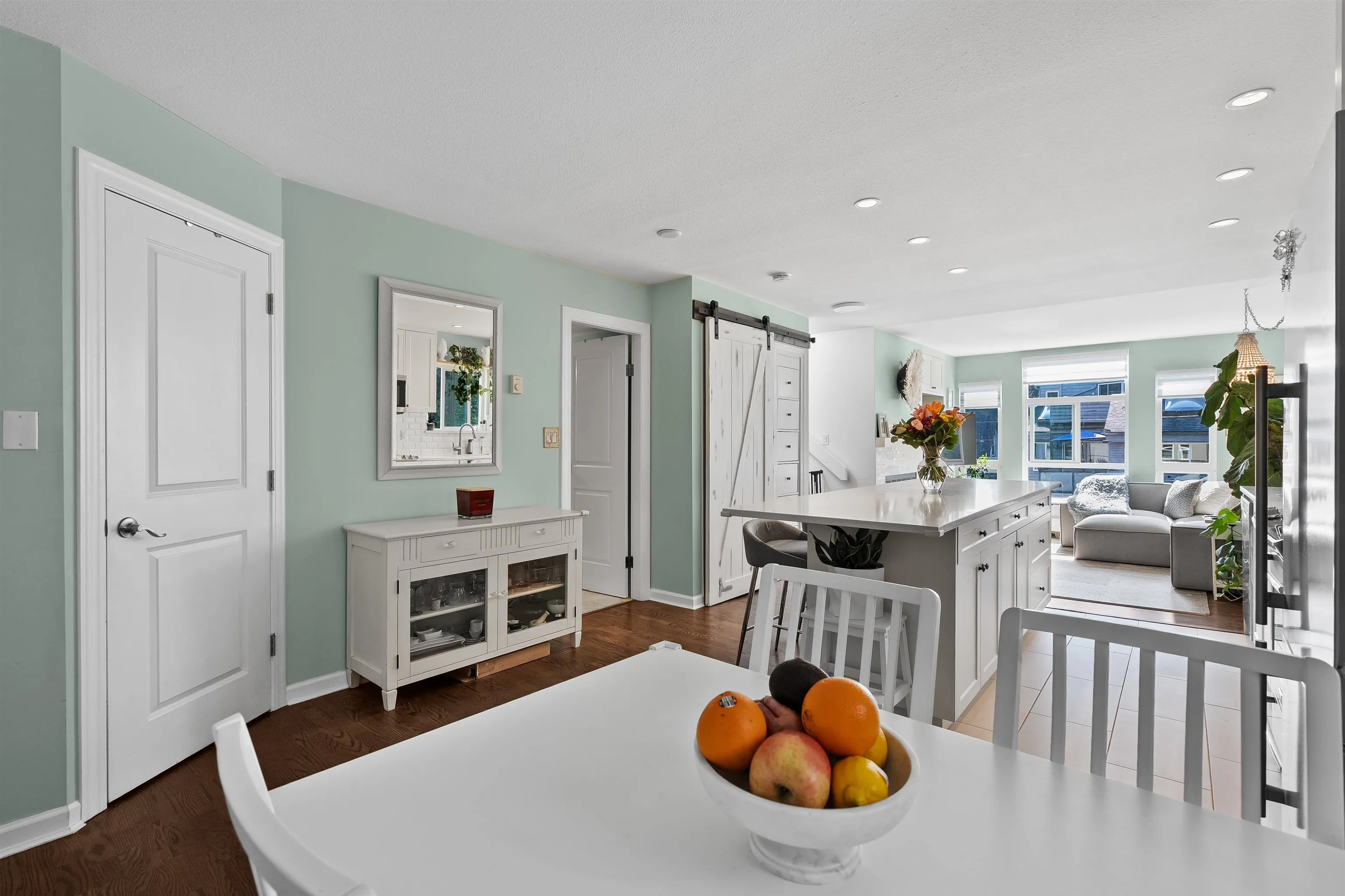 305 2110 Cornwall Avenue