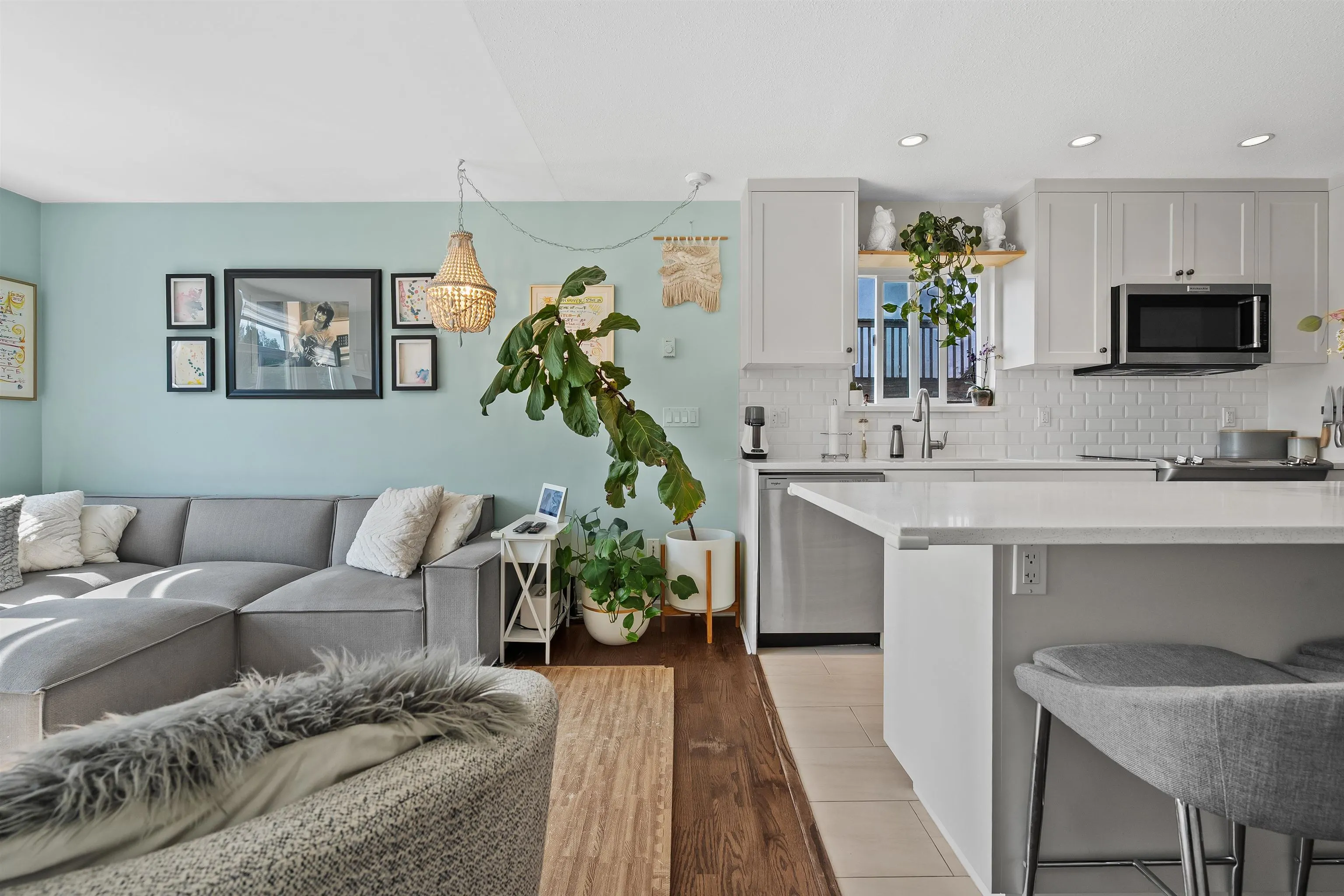 305 2110 Cornwall Avenue