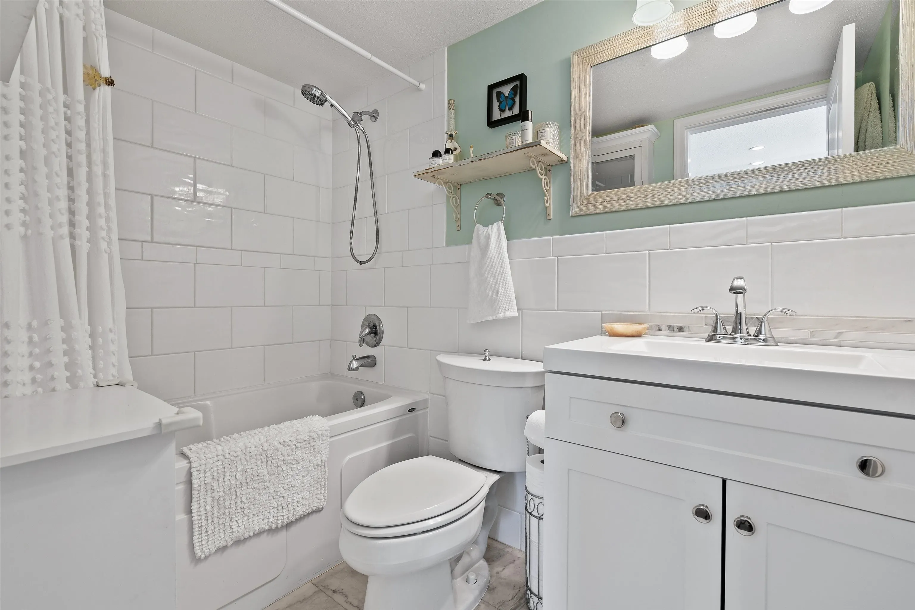 305 2110 Cornwall Avenue