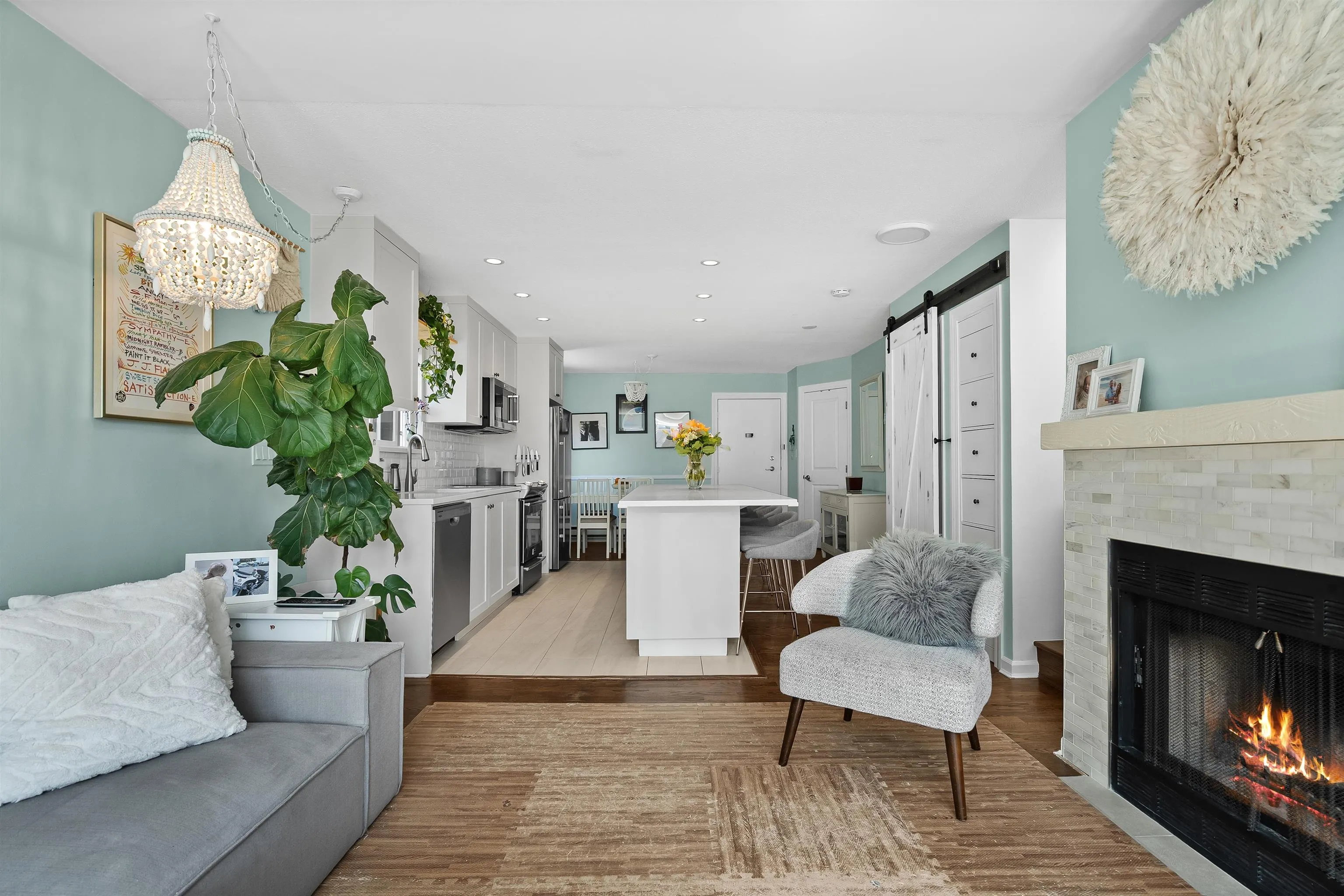 305 2110 Cornwall Avenue