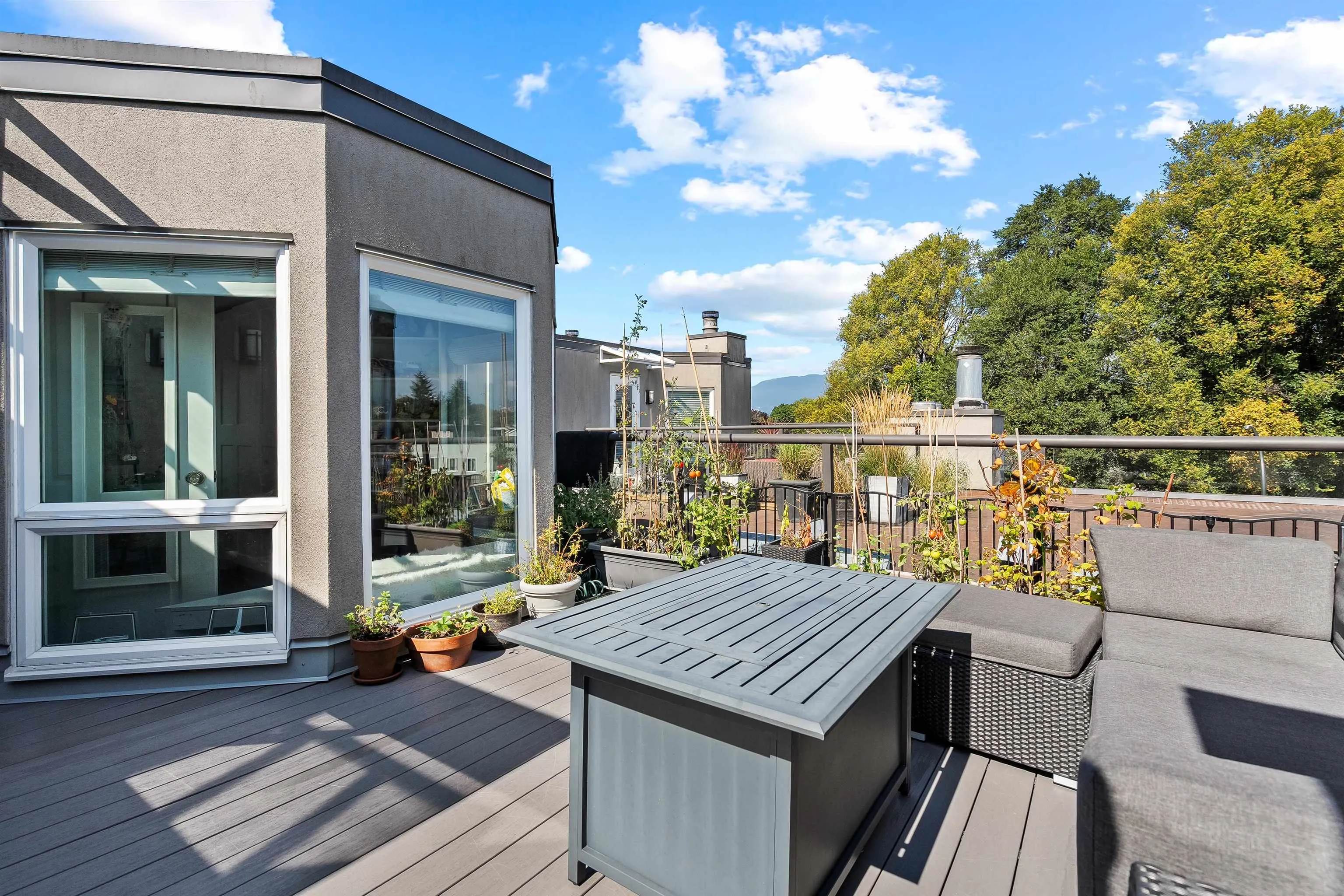 305 2110 Cornwall Avenue