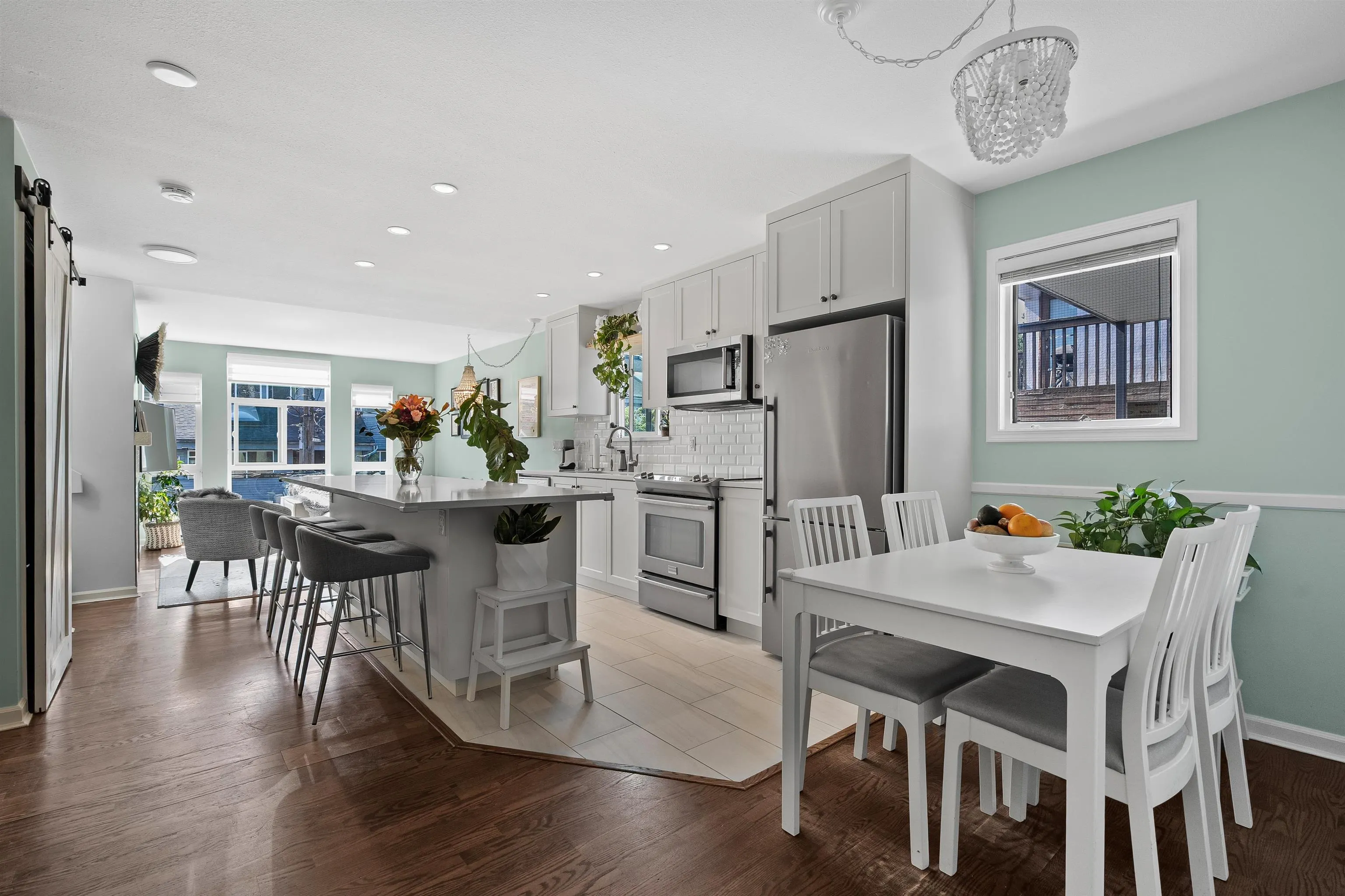 305 2110 Cornwall Avenue