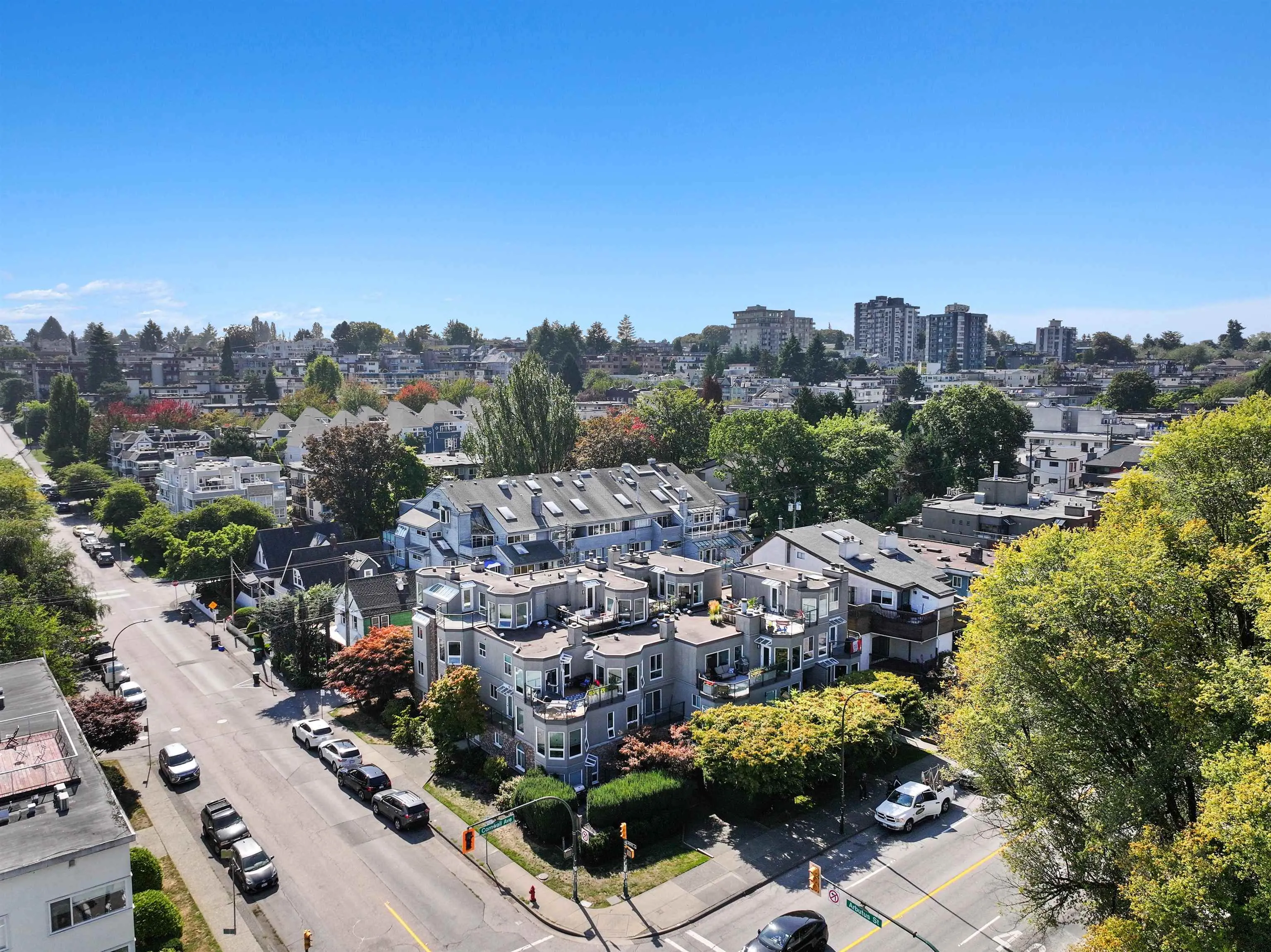 305 2110 Cornwall Avenue