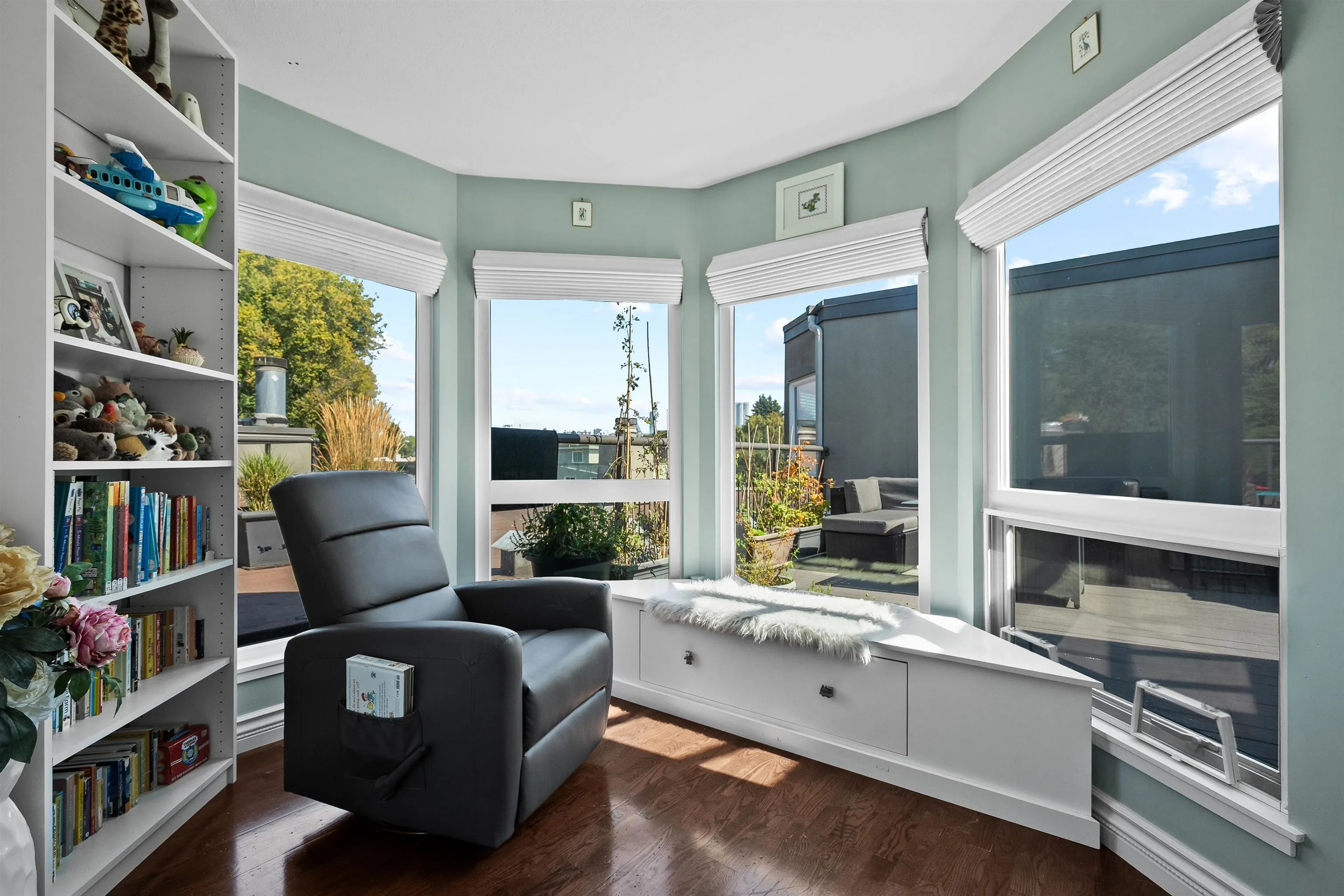 305 2110 Cornwall Avenue