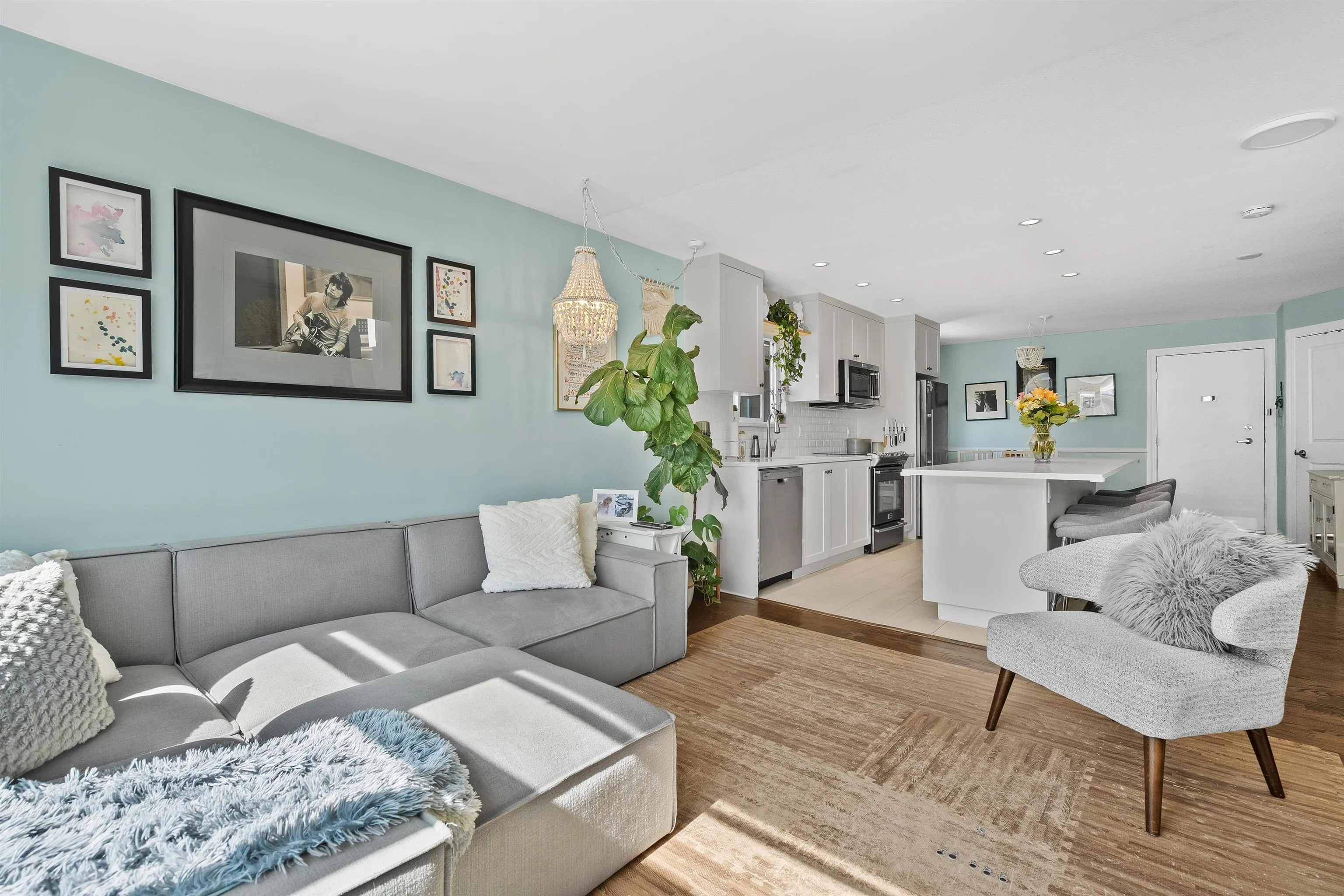 305 2110 Cornwall Avenue