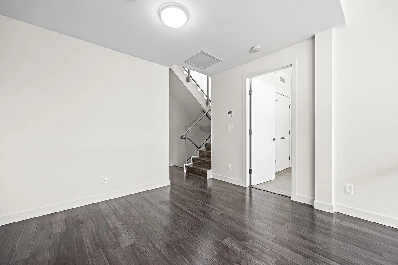 TH1 6288 Cassie Avenue