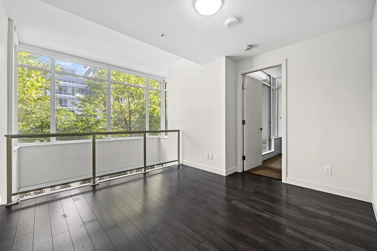 TH1 6288 Cassie Avenue