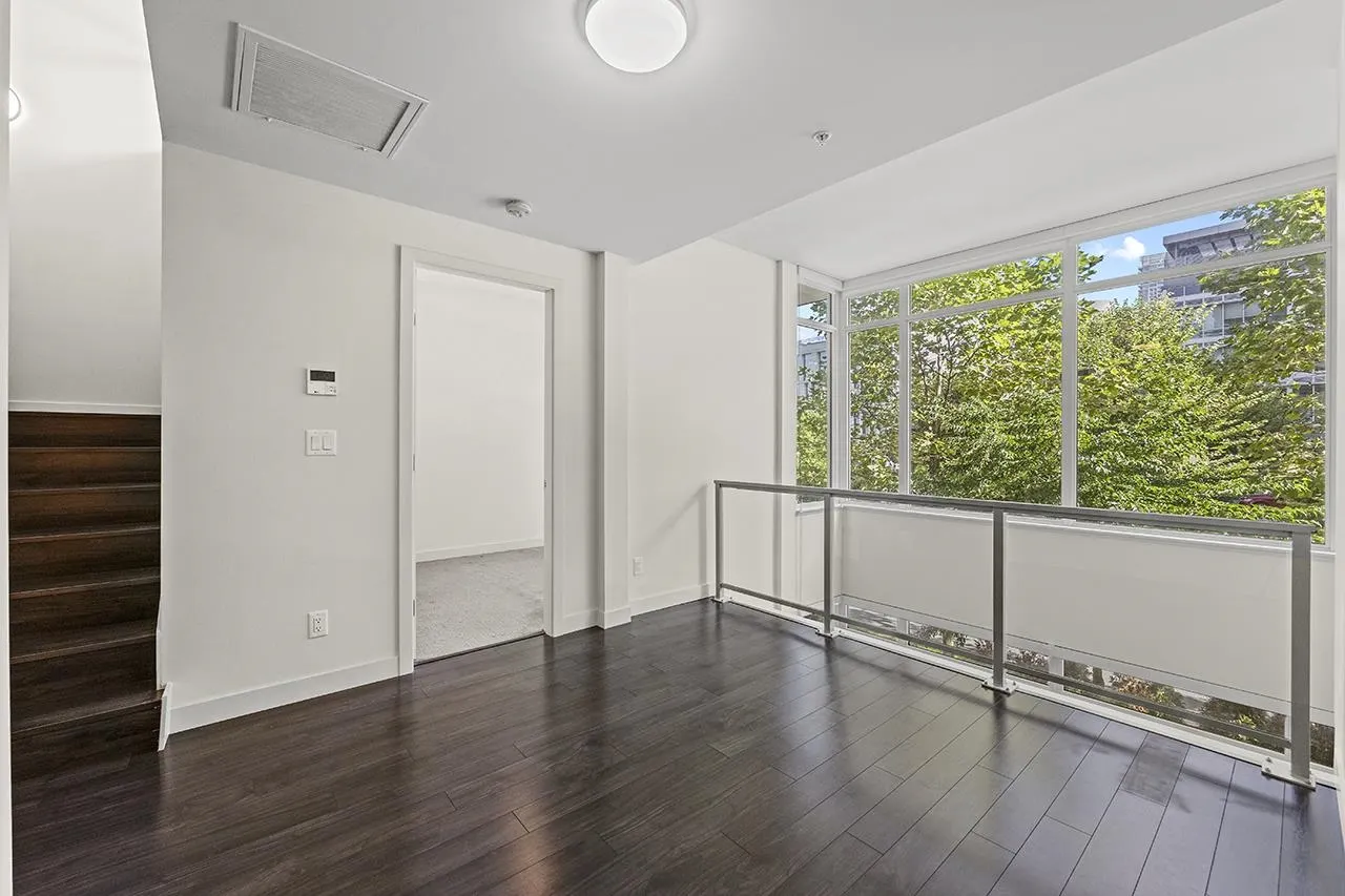 TH1 6288 Cassie Avenue