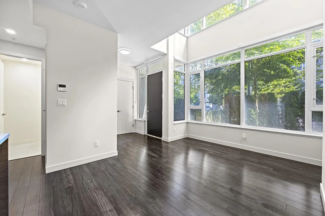 TH1 6288 Cassie Avenue