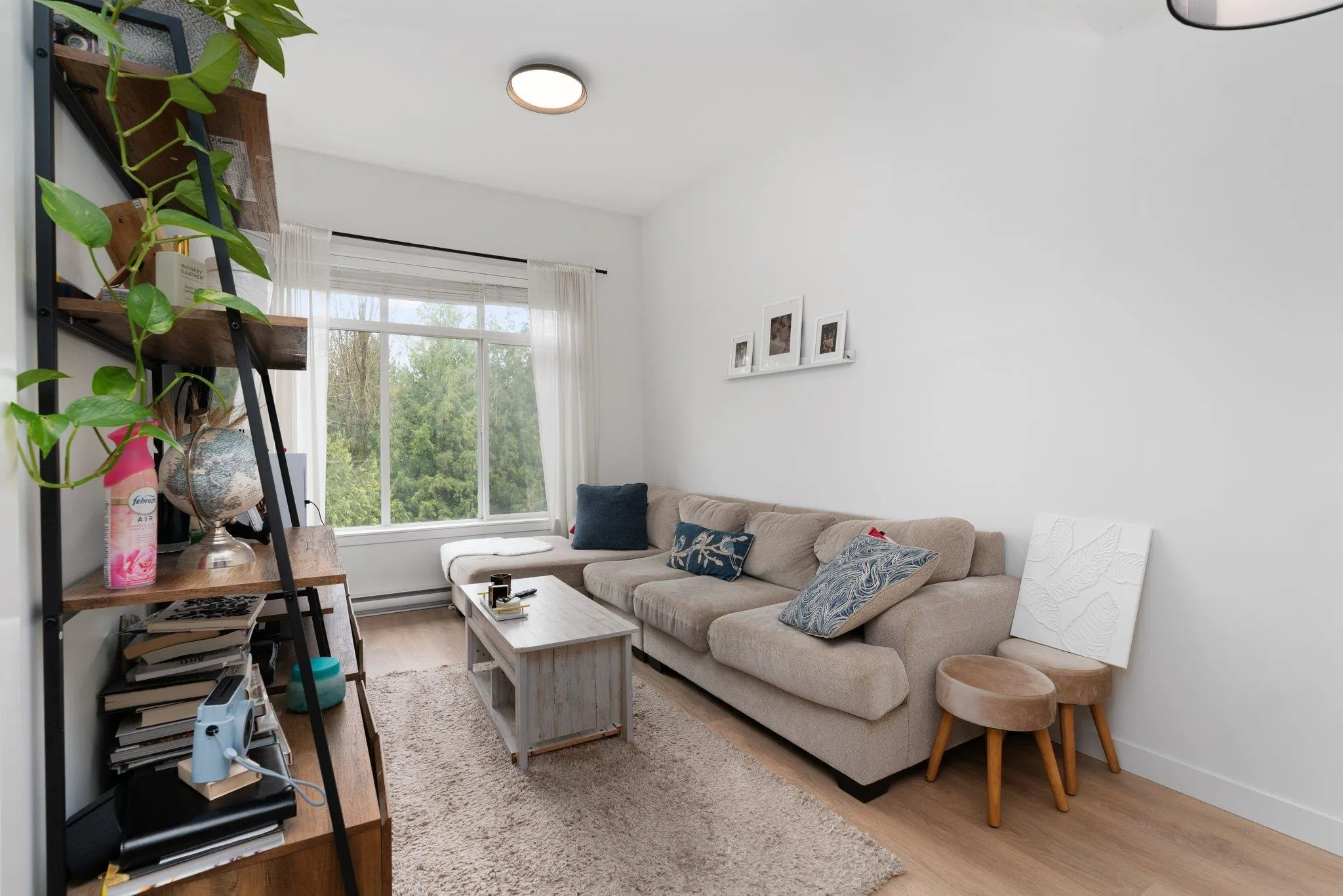 414 5415 Brydon Crescent