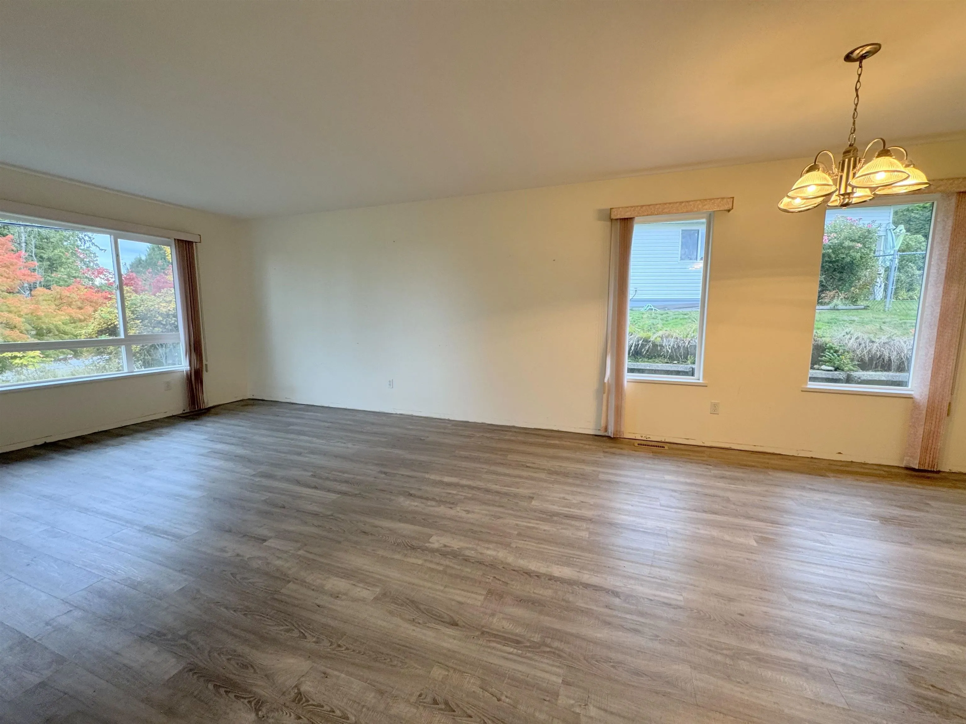 6242 Norwest Bay Road