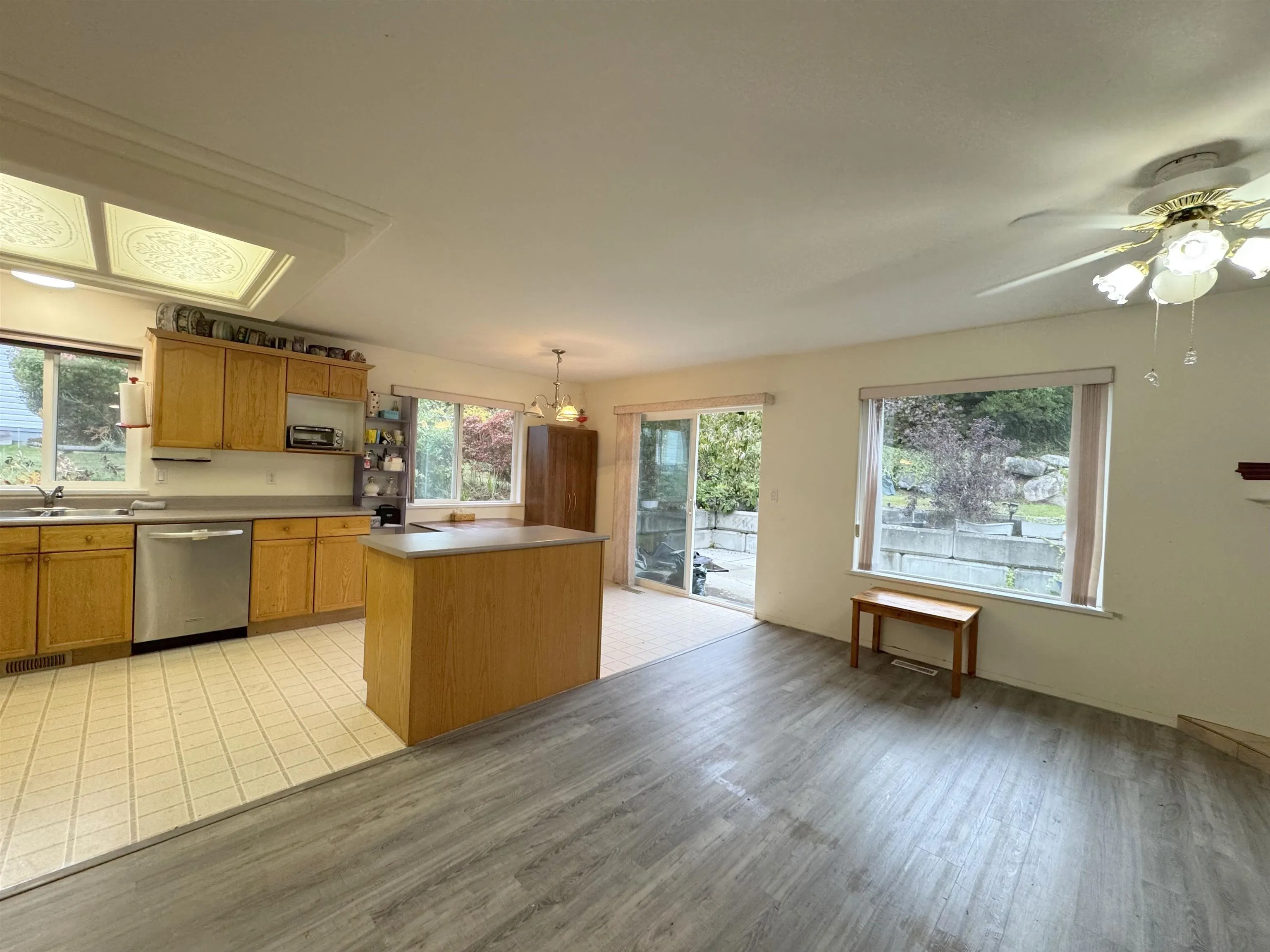 6242 Norwest Bay Road