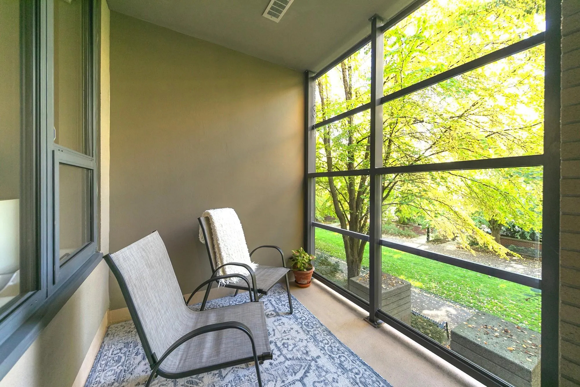 201 2263 Redbud Lane