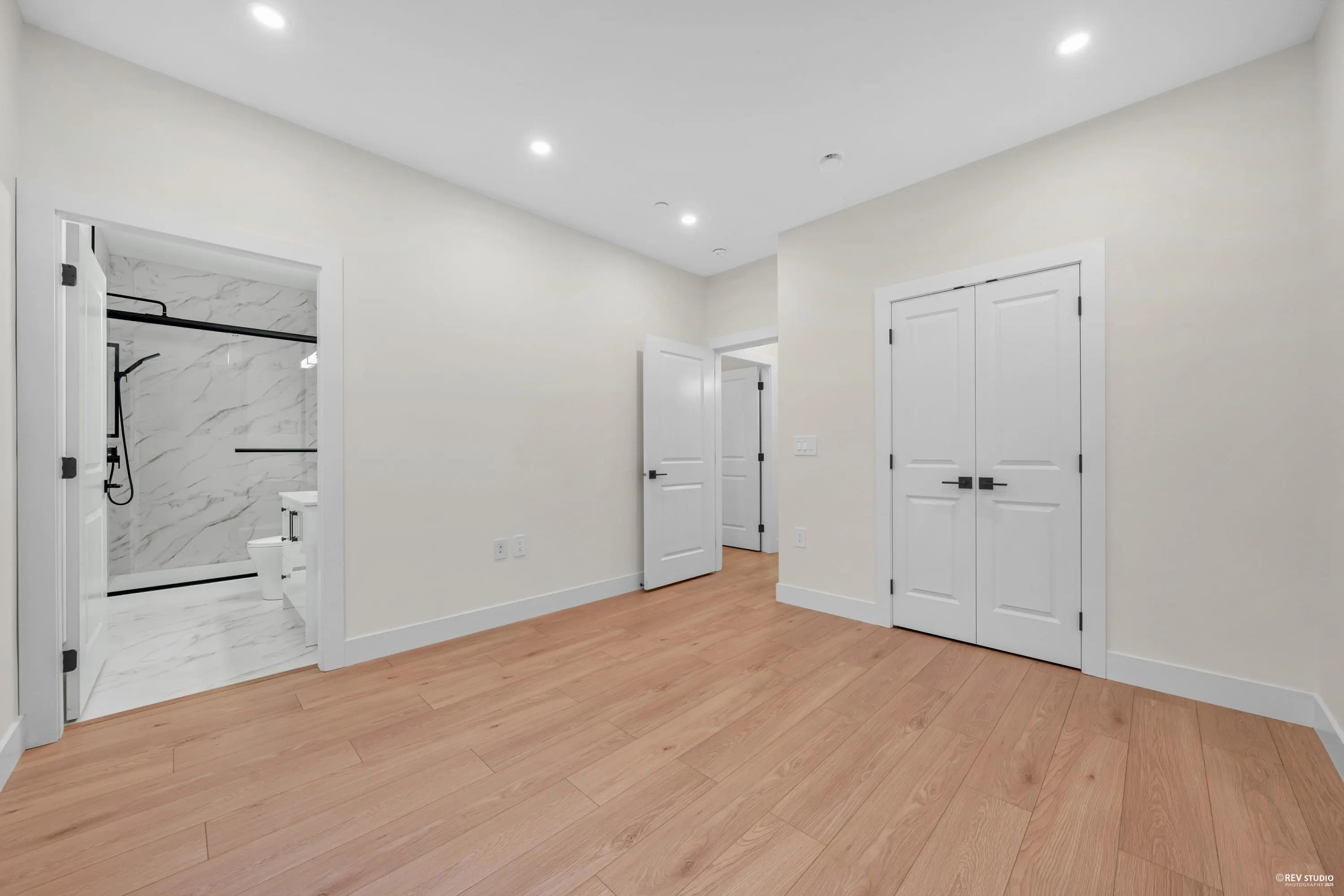 1 3090 Vanness Avenue