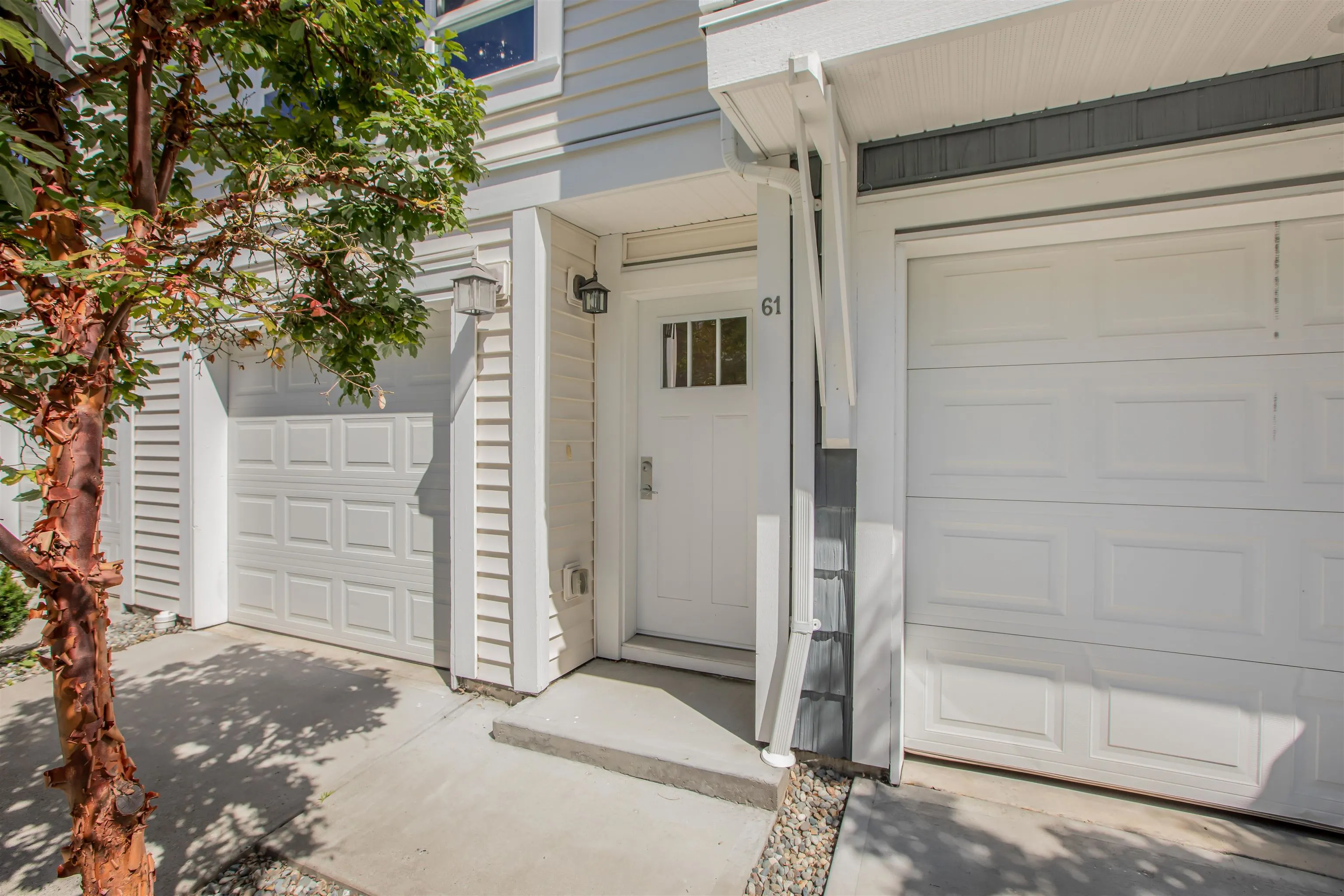 61 3039 156 Street