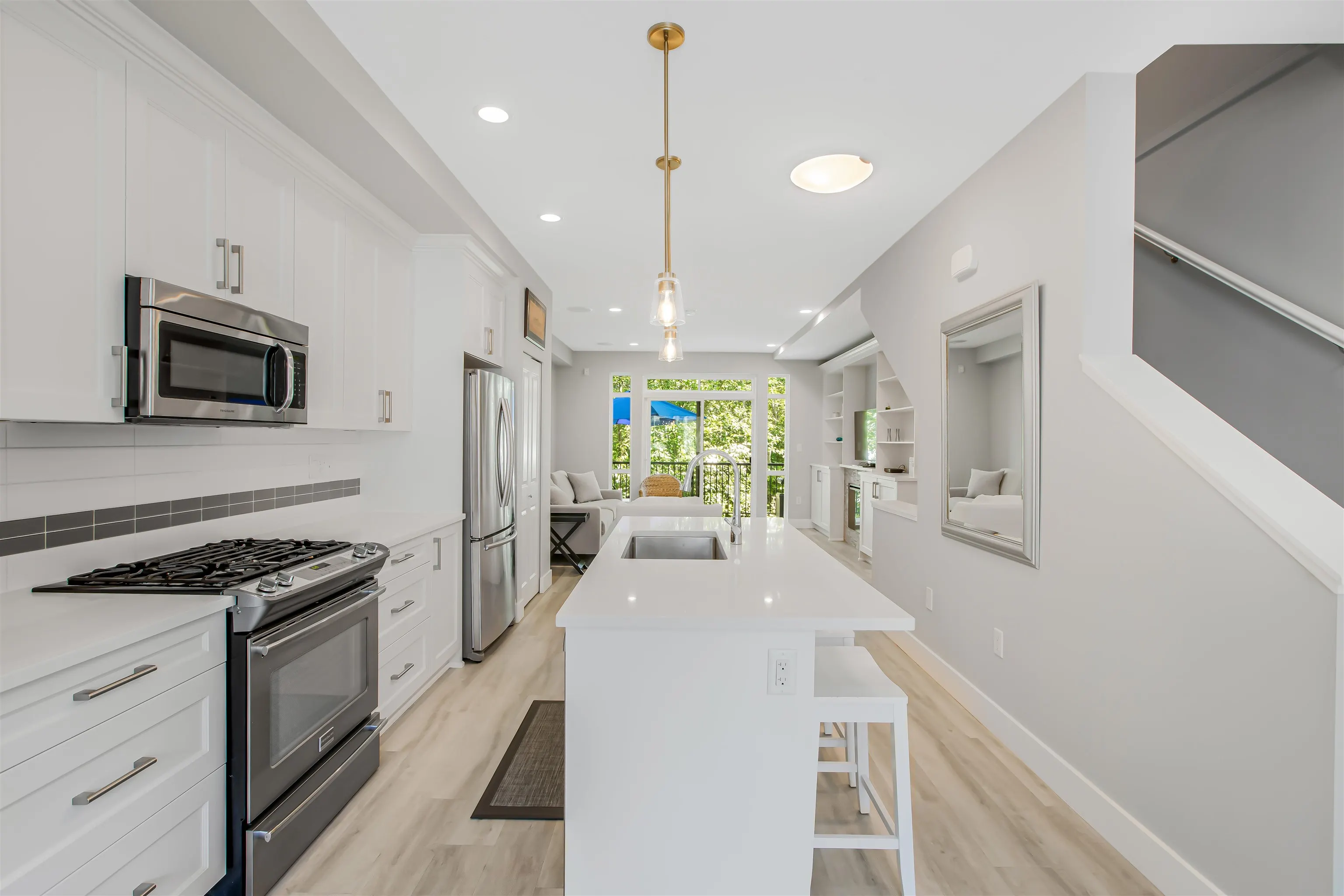 61 3039 156 Street