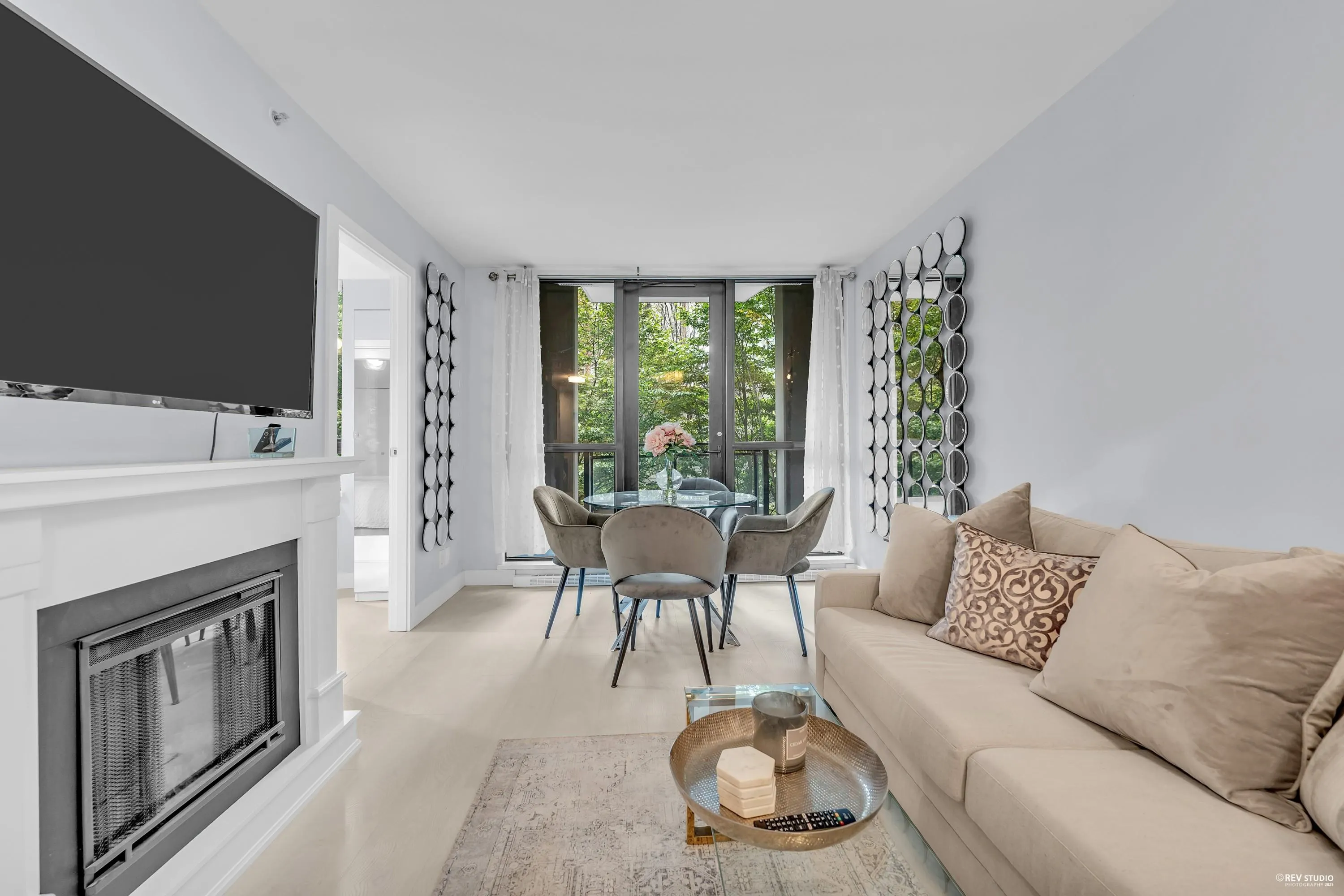 410 909 Mainland Street