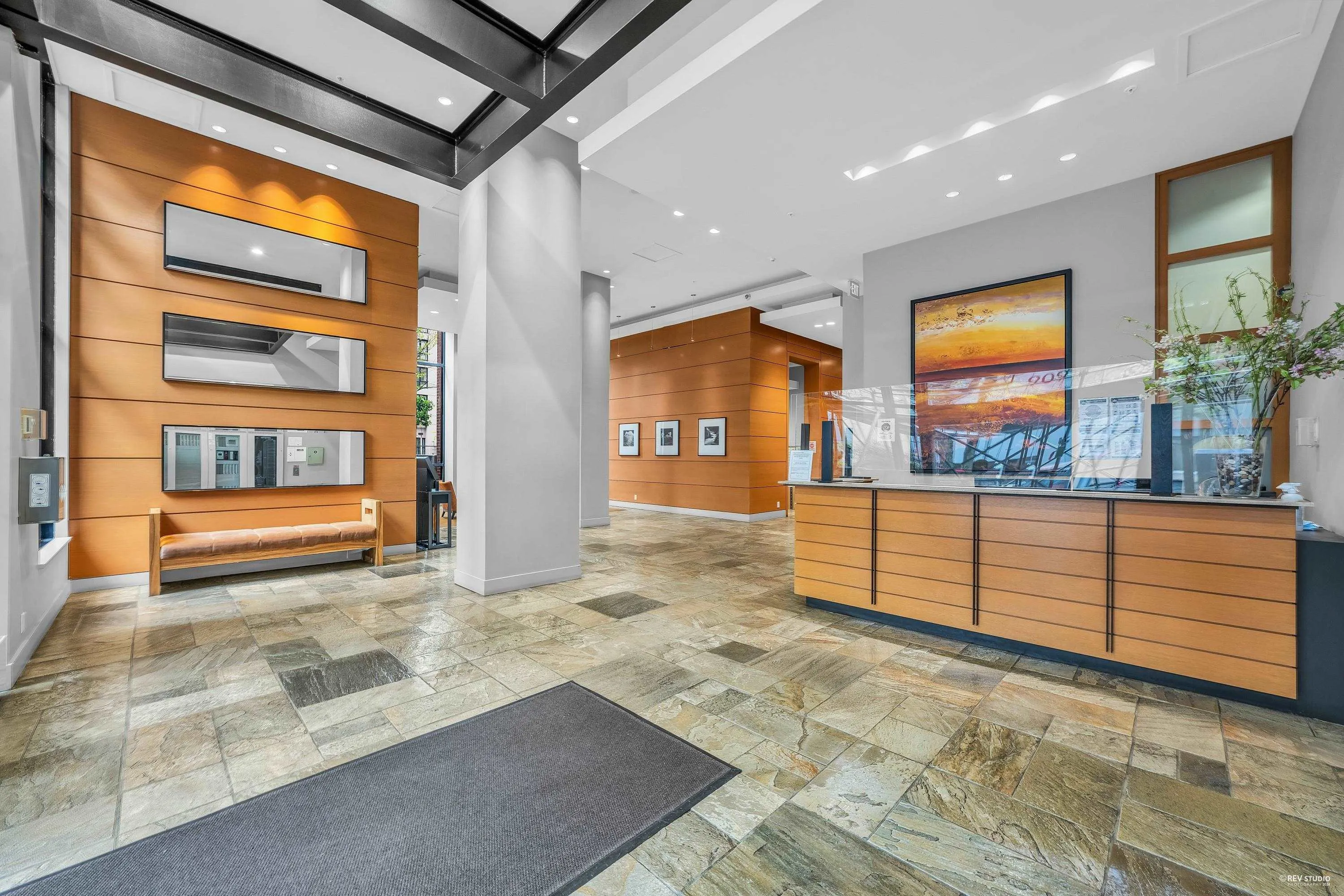 410 909 Mainland Street