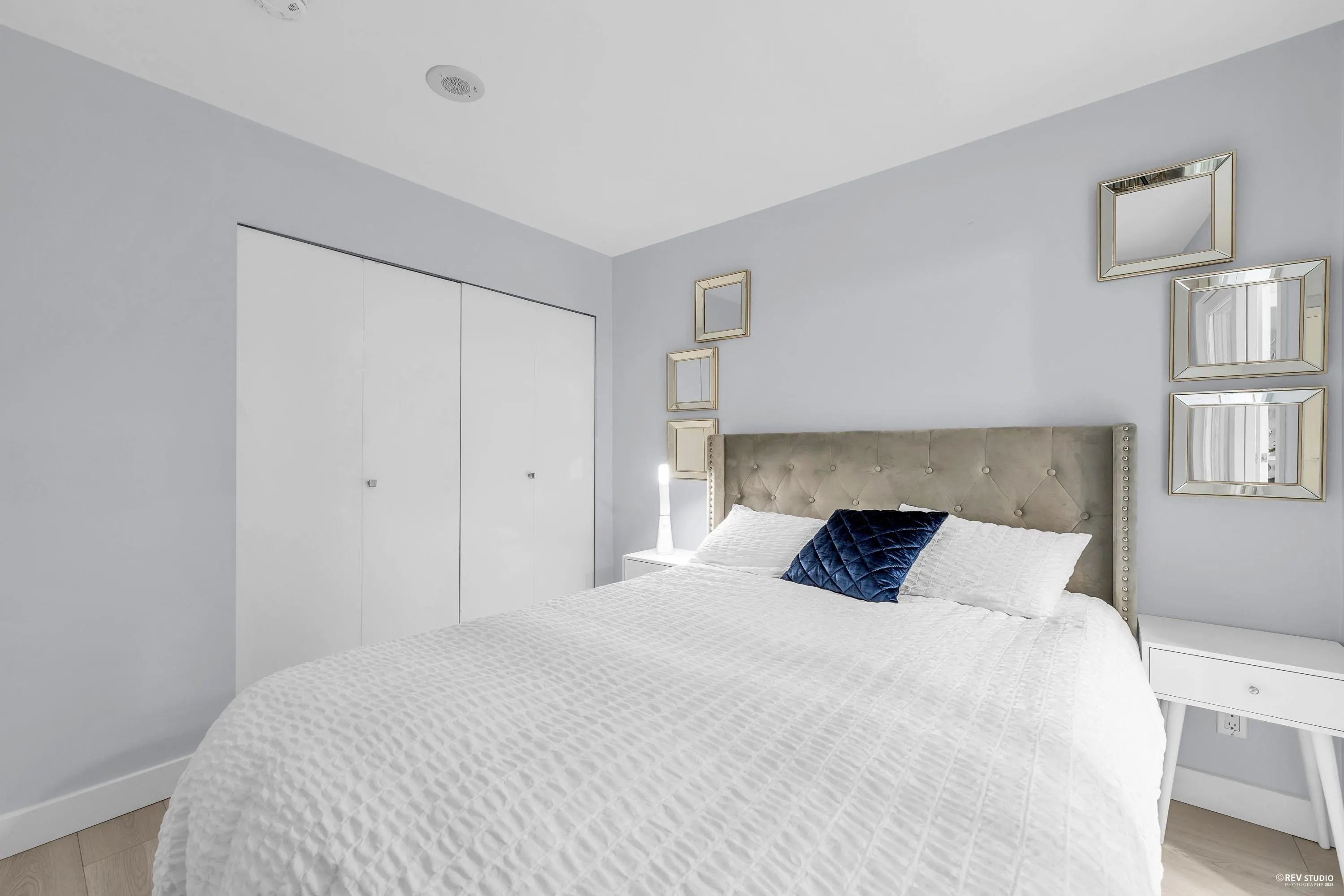 410 909 Mainland Street