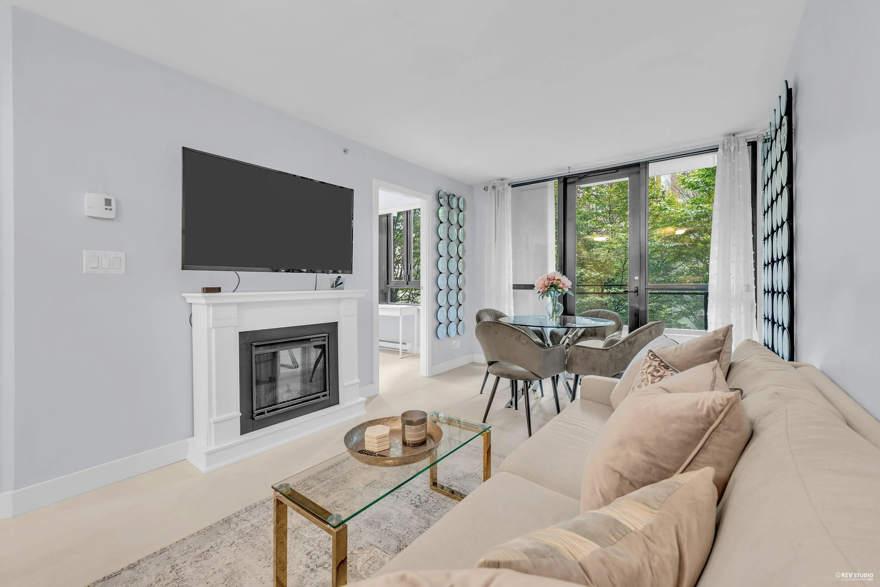 410 909 Mainland Street