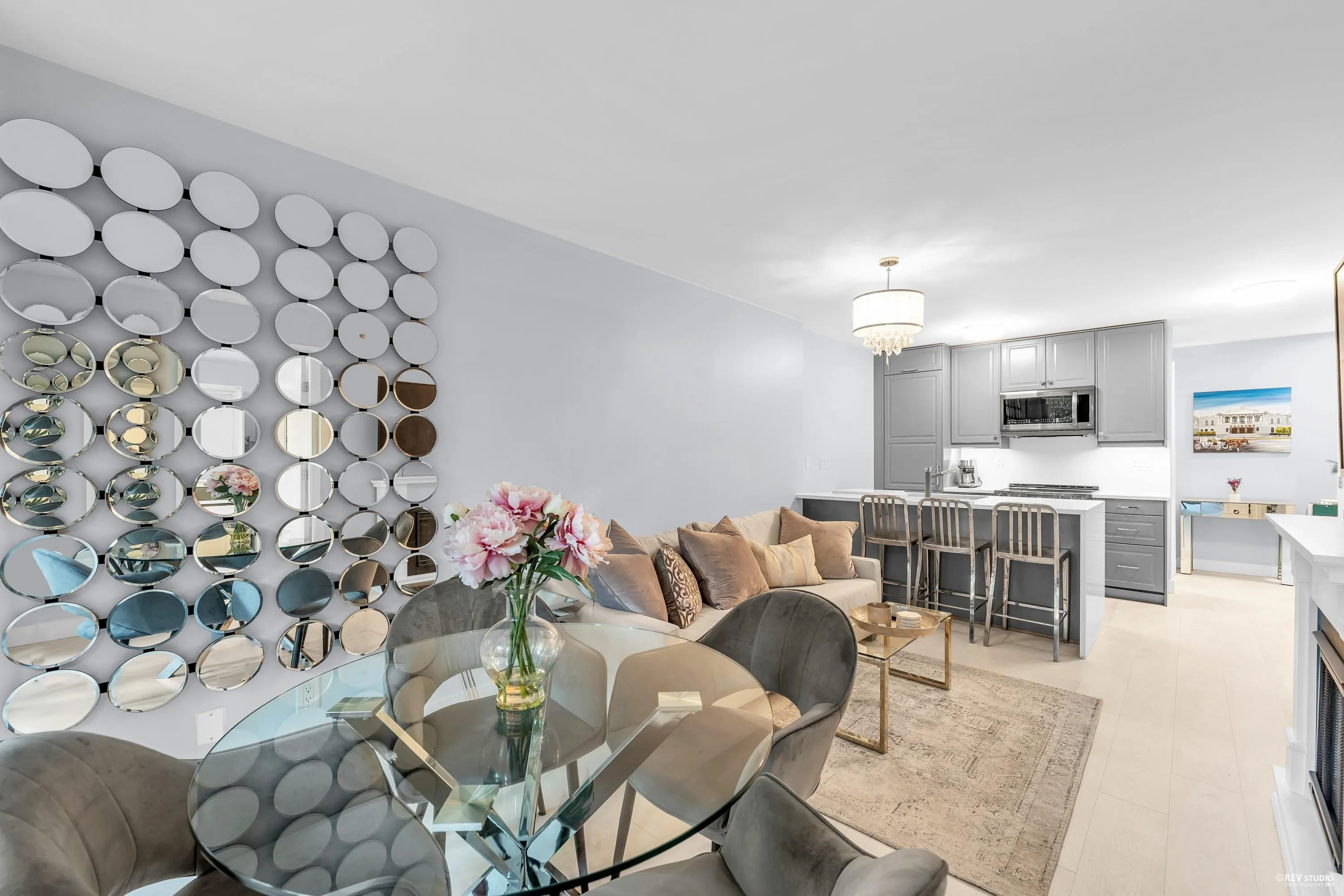 410 909 Mainland Street