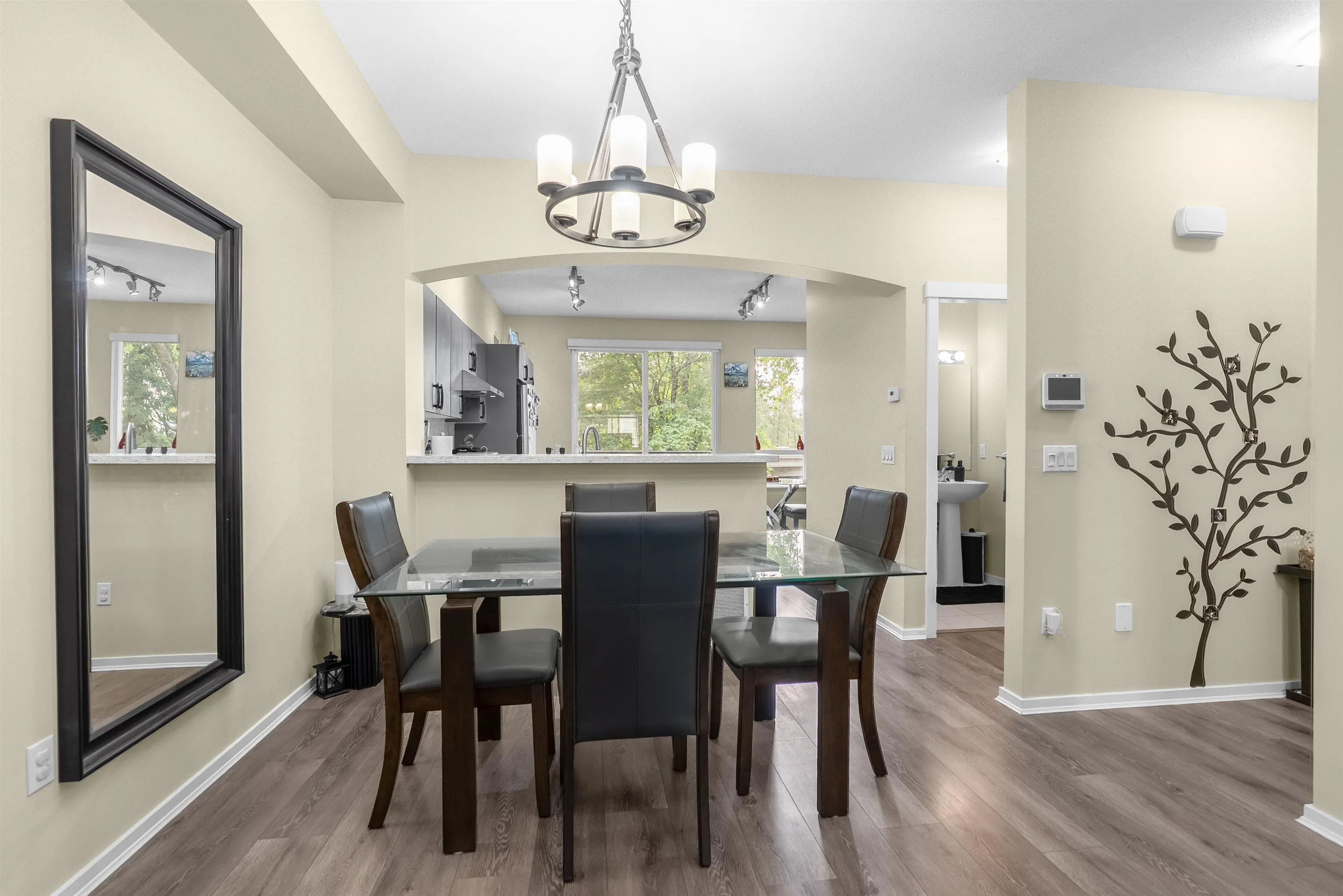 167 9133 Government Street