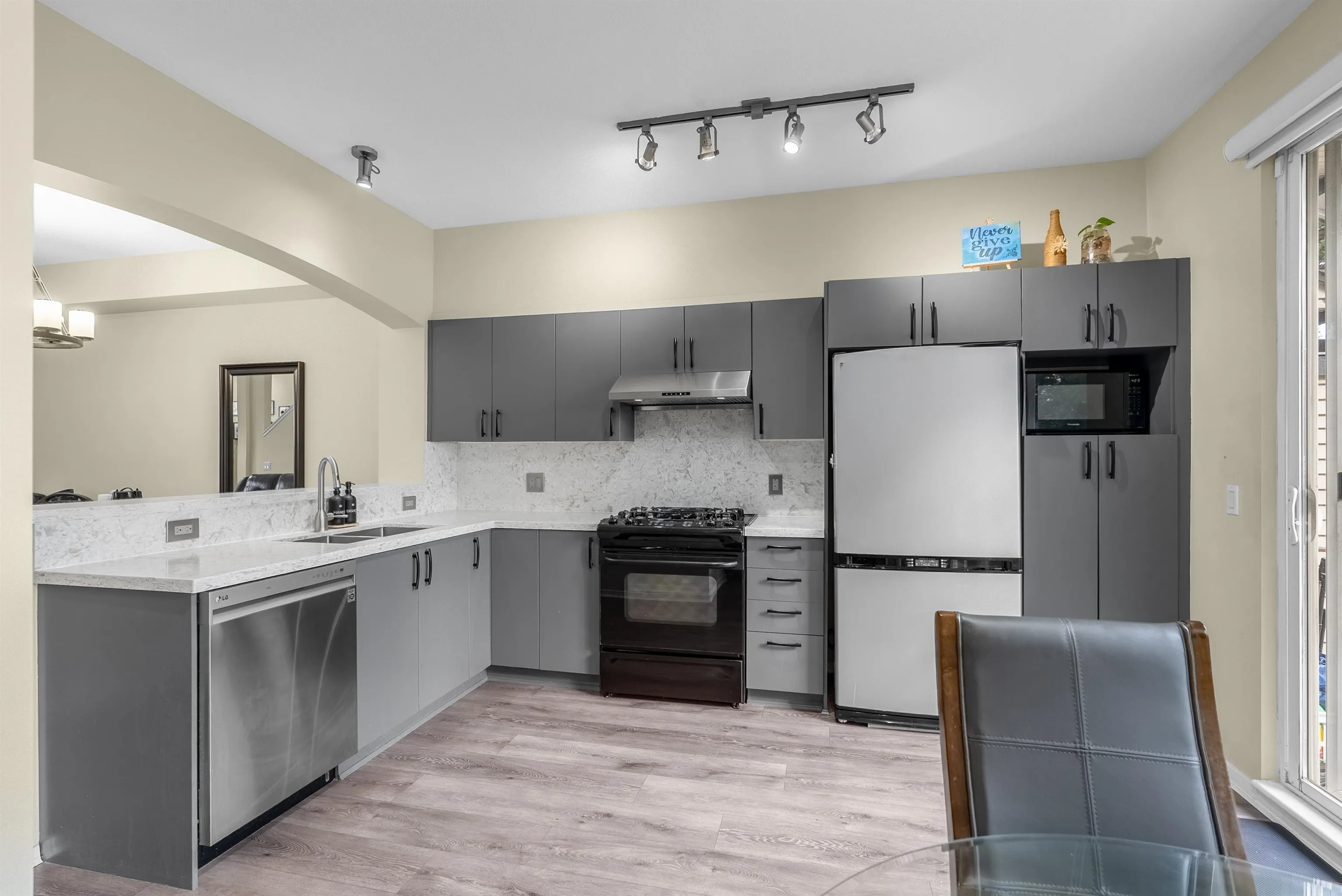 167 9133 Government Street