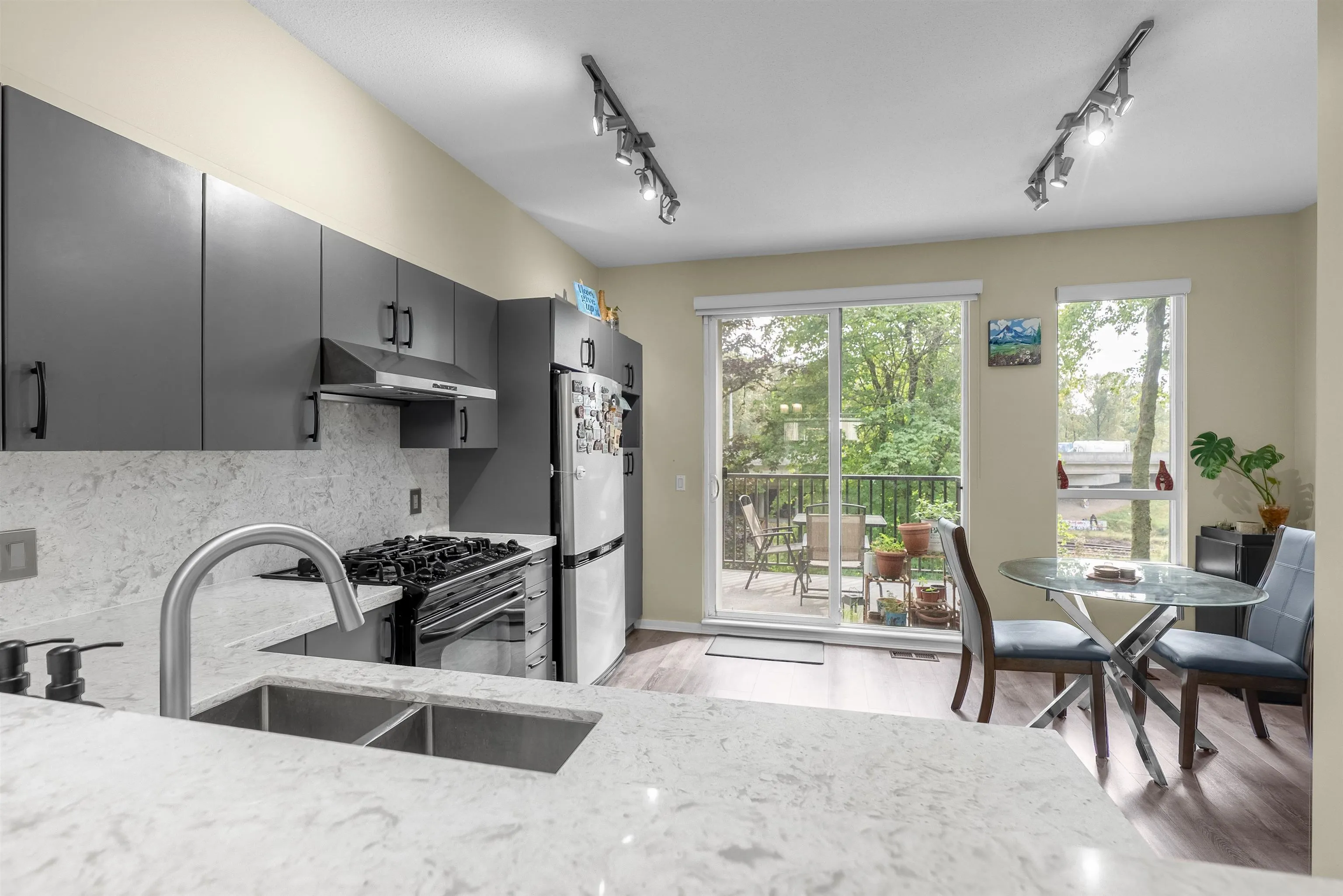 167 9133 Government Street