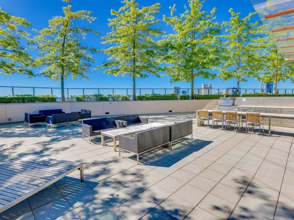 2401 108 W Cordova Street