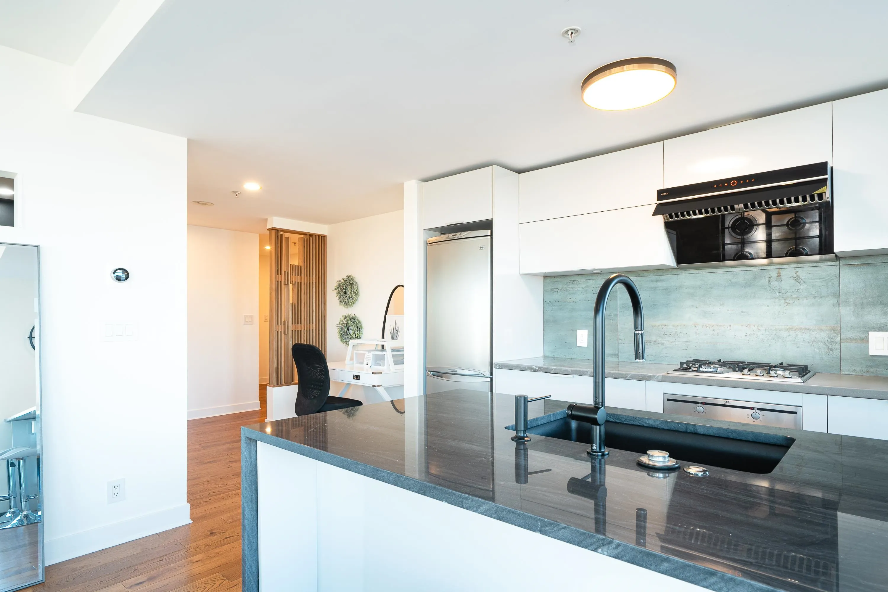 2401 108 W Cordova Street