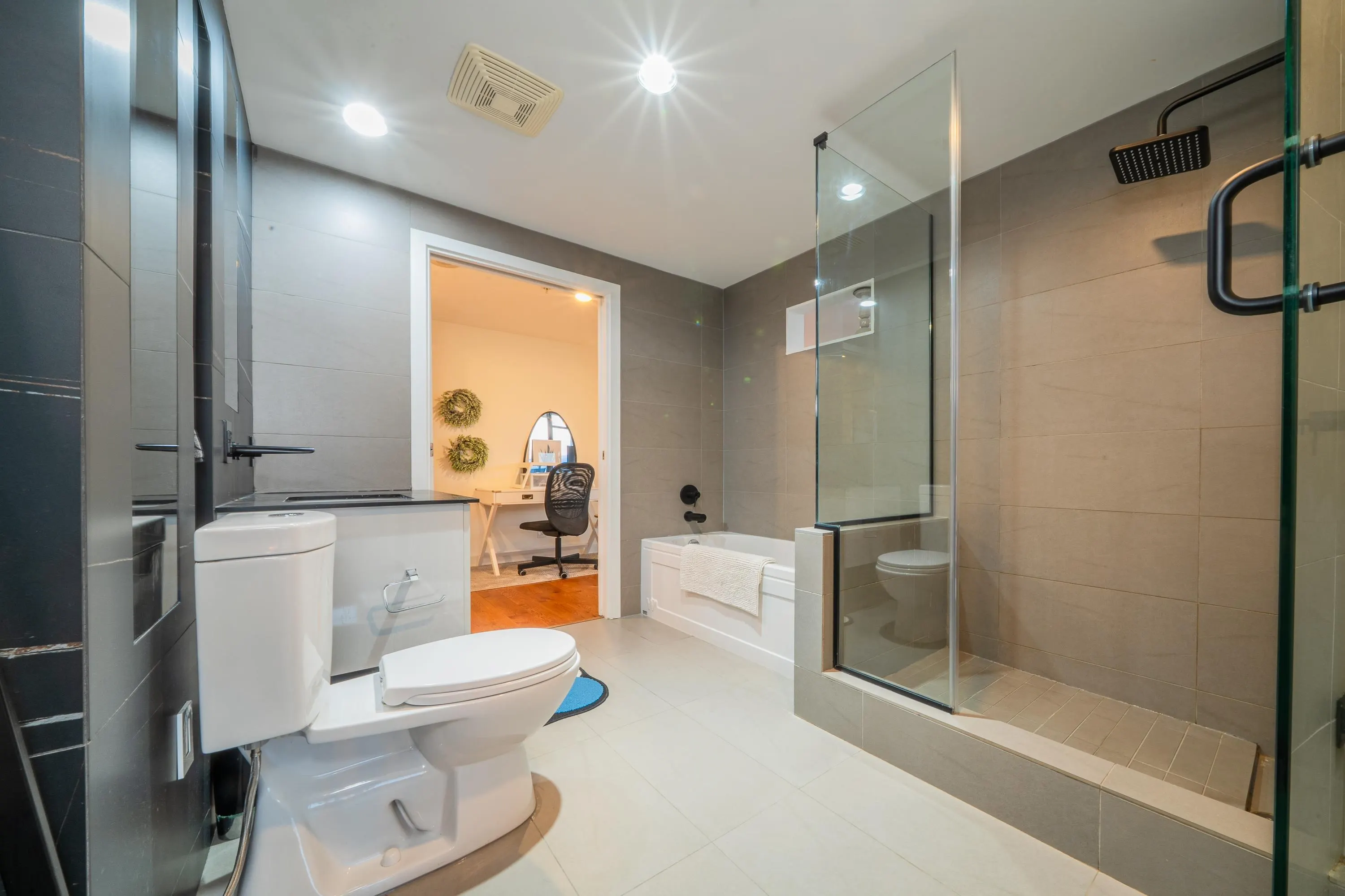 2401 108 W Cordova Street