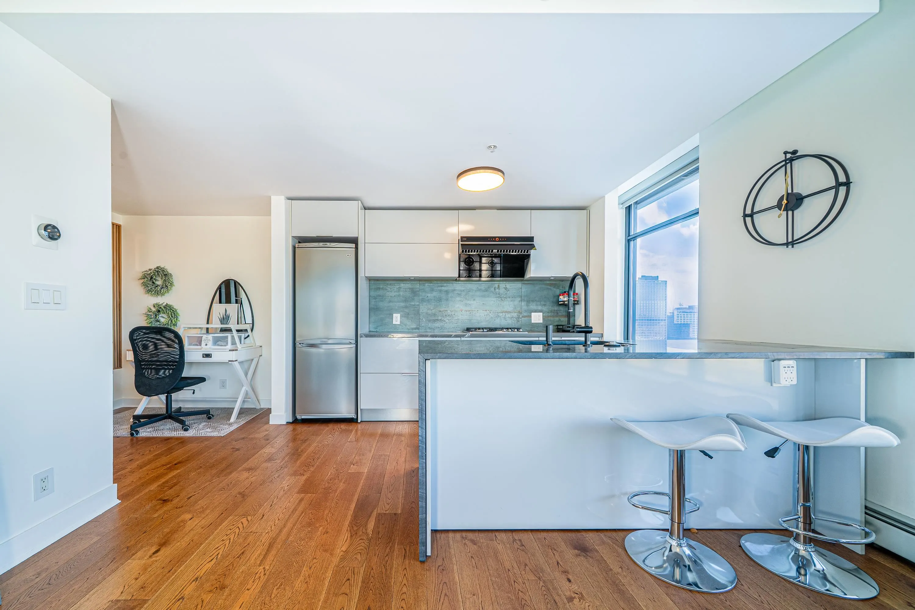 2401 108 W Cordova Street