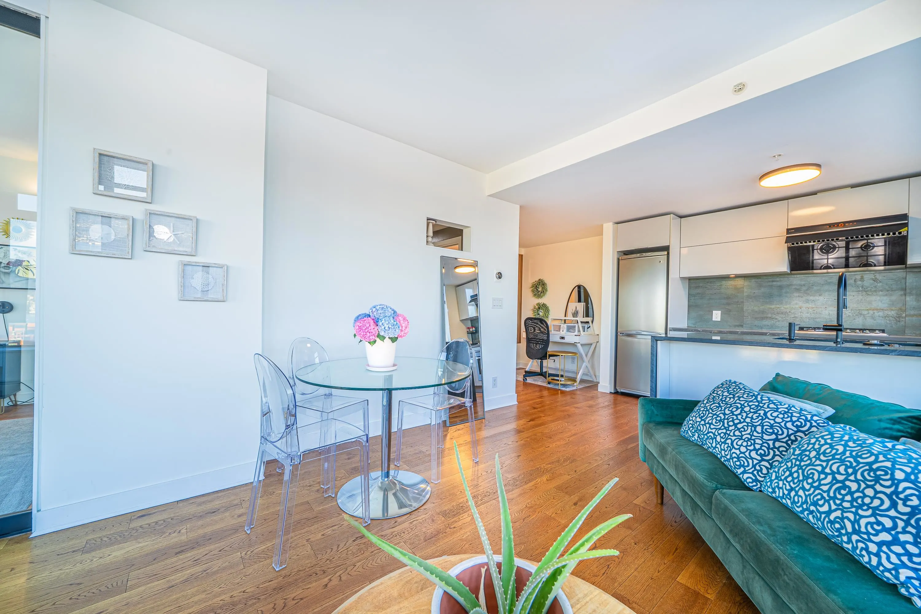 2401 108 W Cordova Street