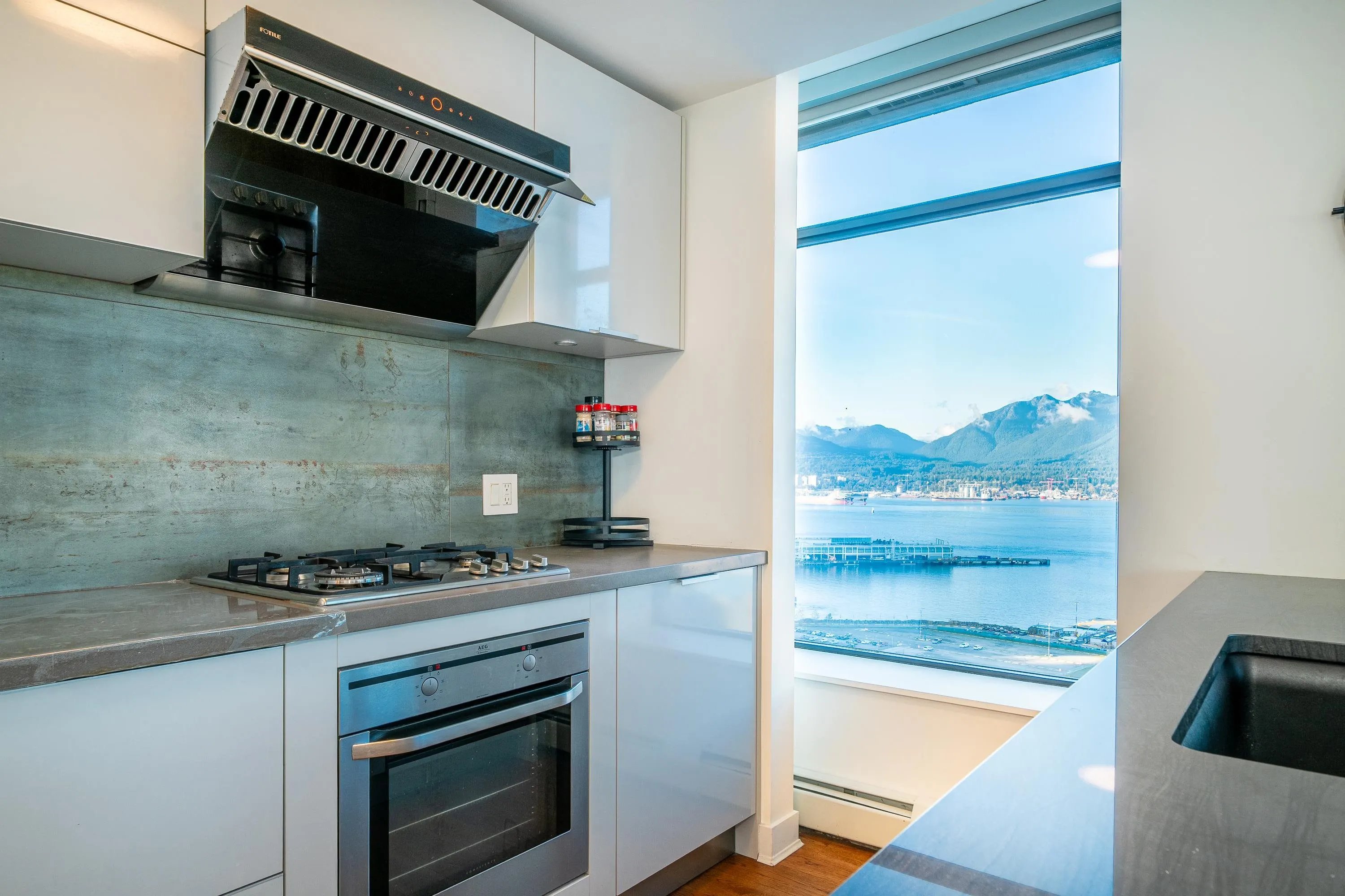 2401 108 W Cordova Street