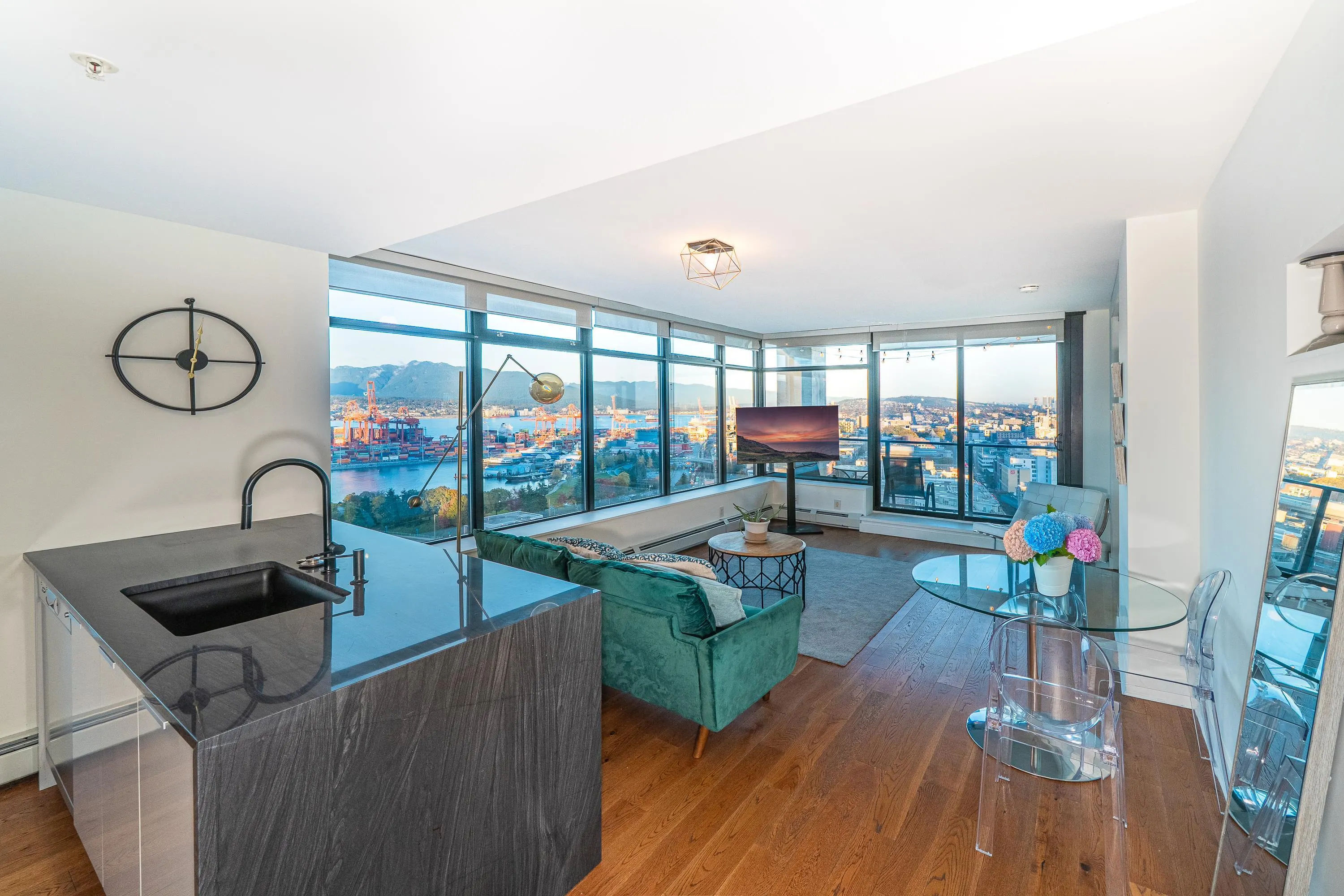 2401 108 W Cordova Street