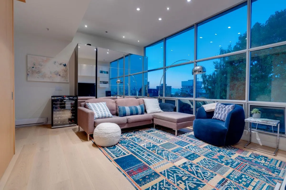 402 2216 W 3rd Avenue