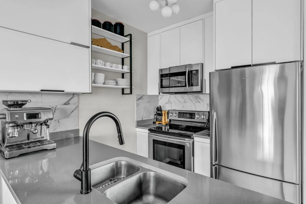 402 2216 W 3rd Avenue