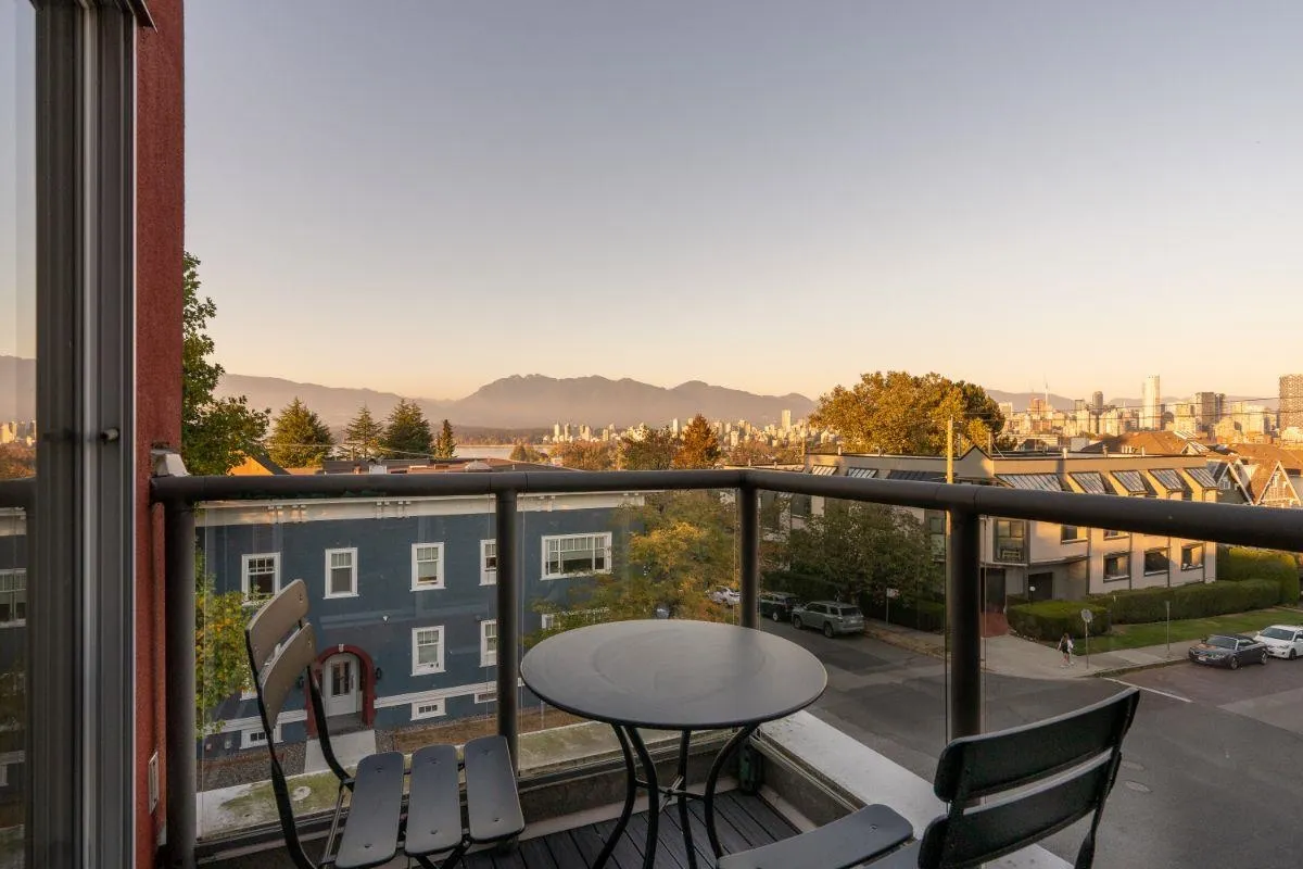 402 2216 W 3rd Avenue