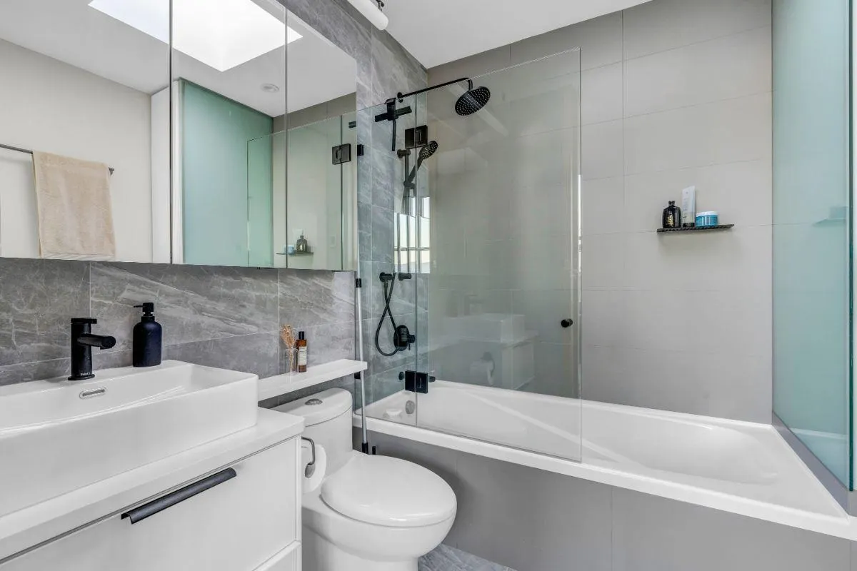 402 2216 W 3rd Avenue