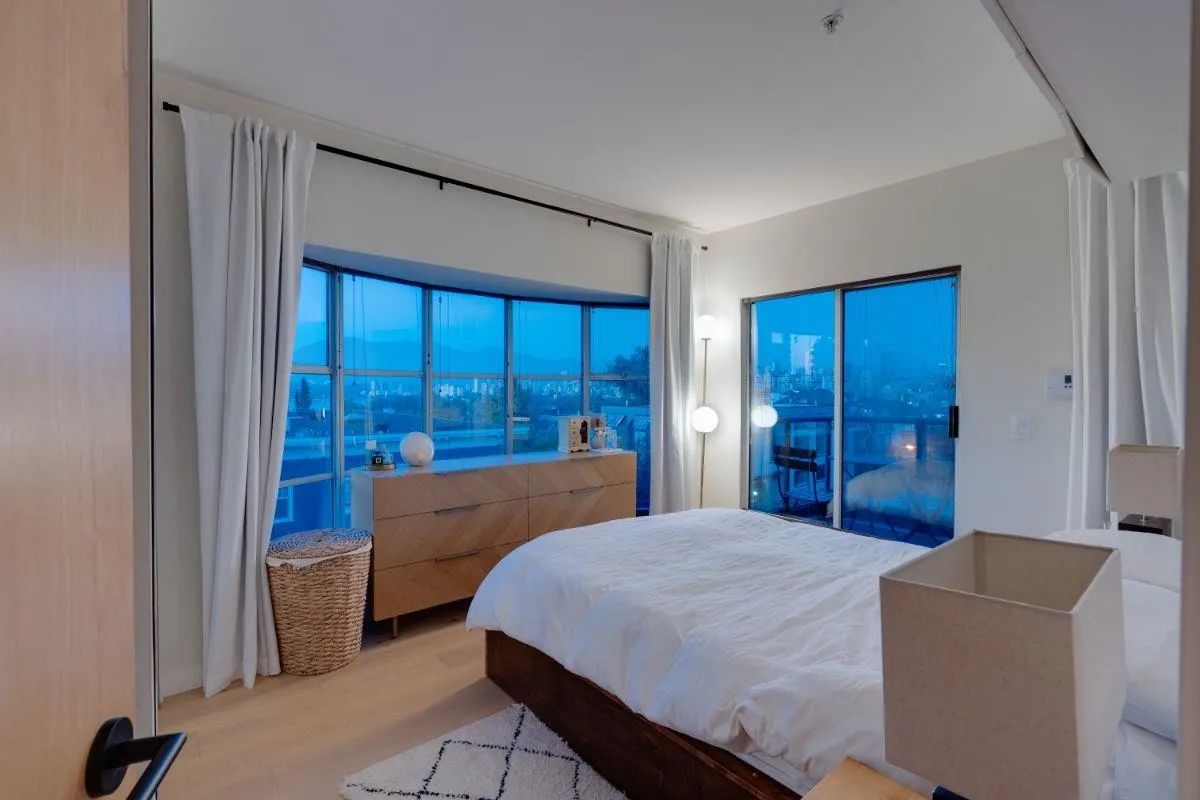 402 2216 W 3rd Avenue