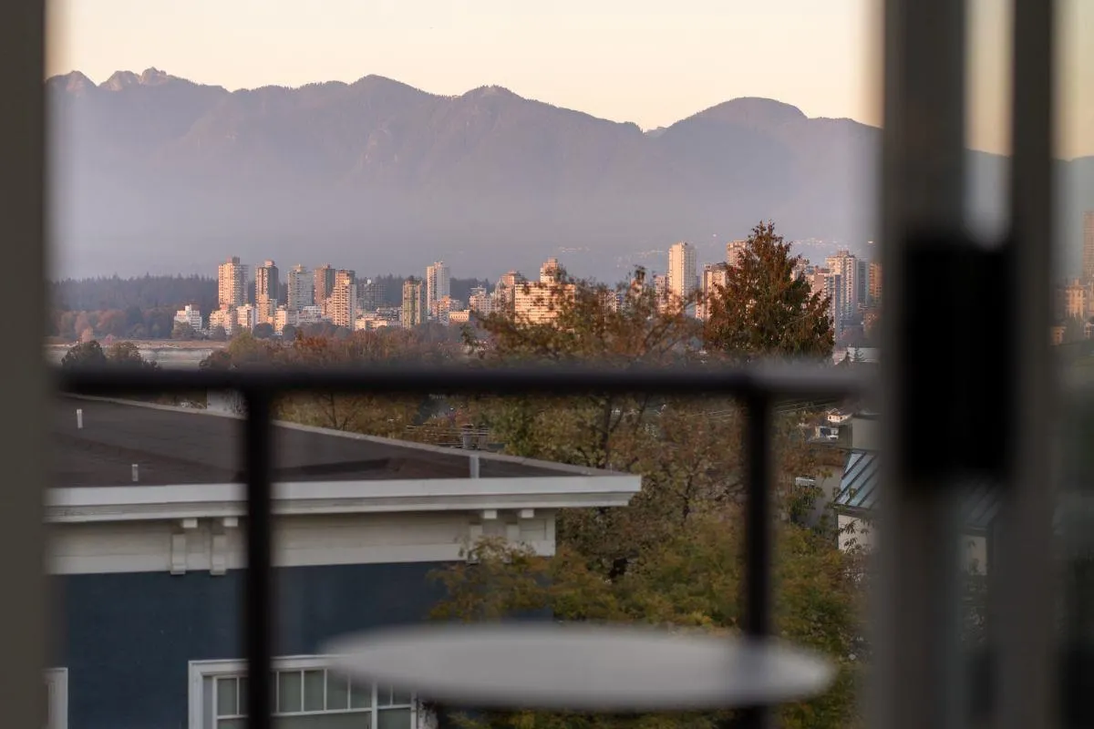 402 2216 W 3rd Avenue