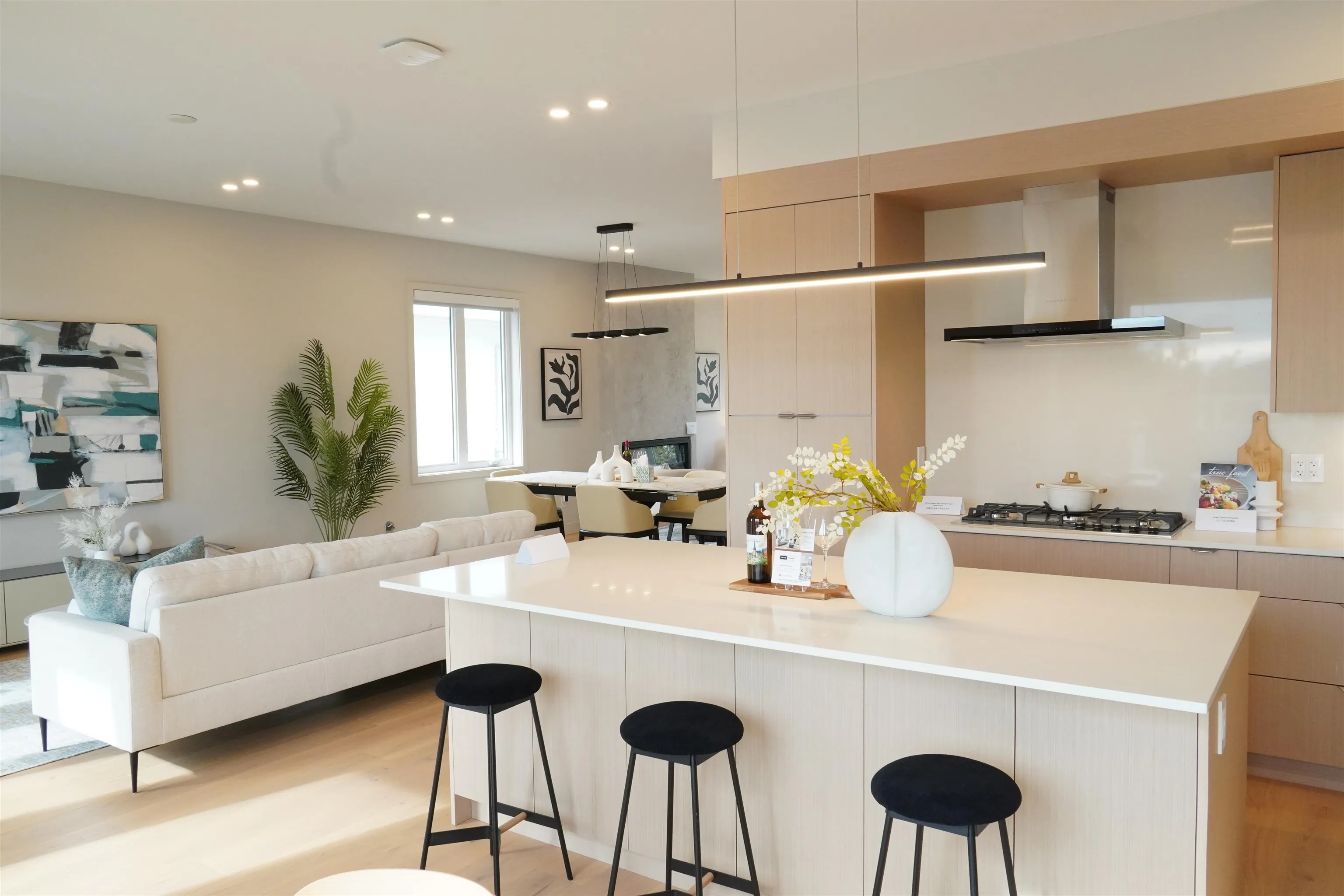 6250 Kitchener Street