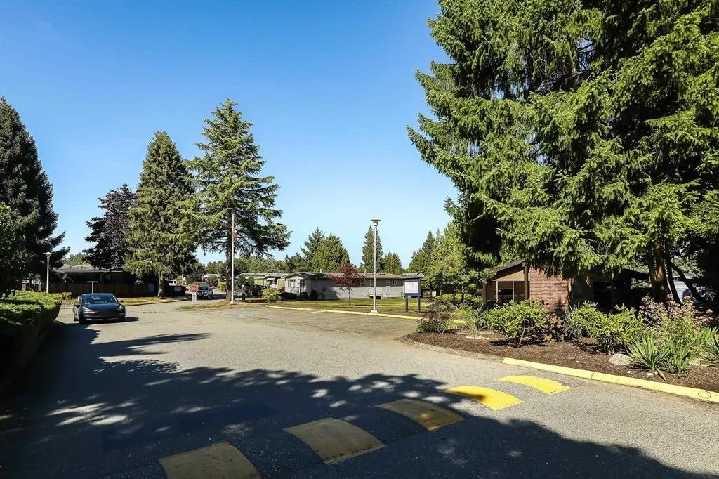 43 15875 20 Avenue