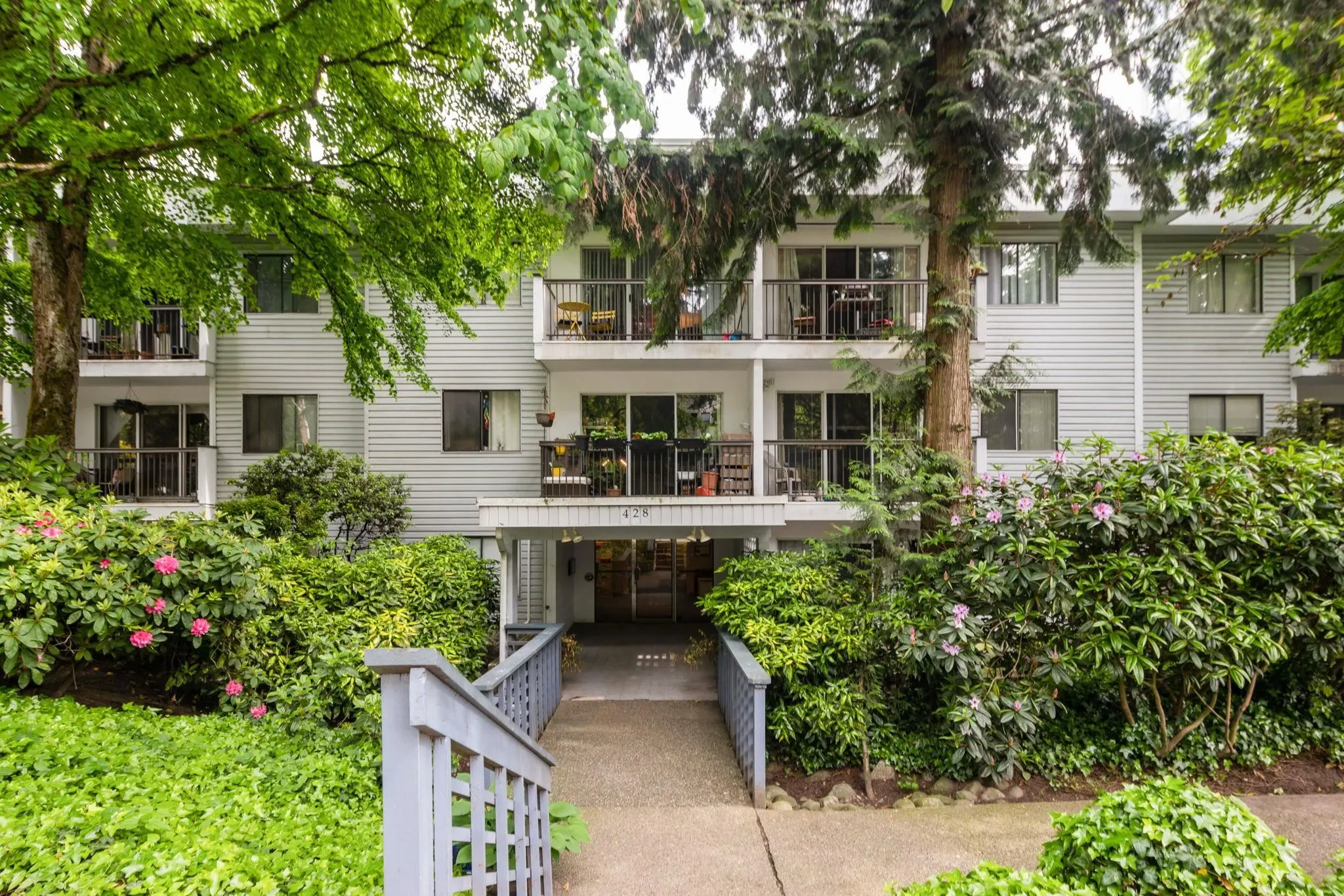 302 428 Agnes Street